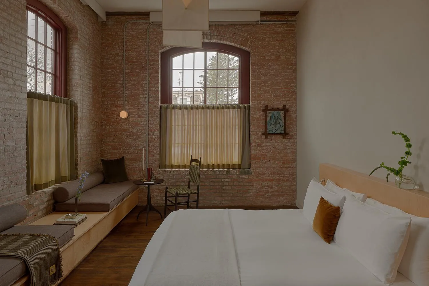 Corner Studio in Pocketbook Hotel and Baths