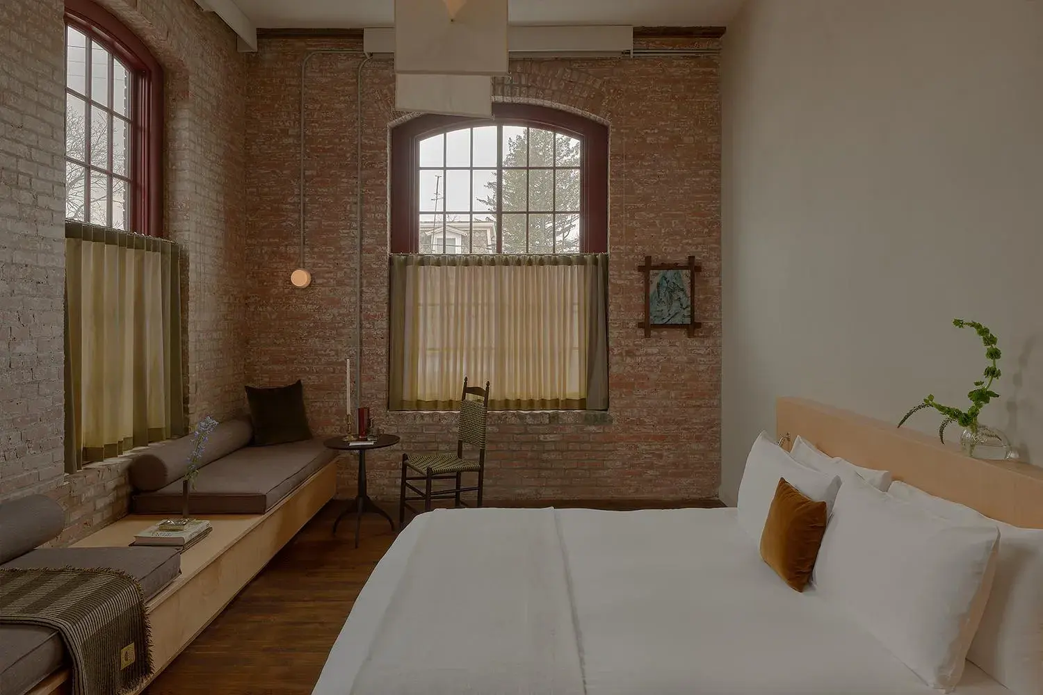 Corner Studio in Pocketbook Hotel and Baths Corner Studio in Pocketbook Hotel and Baths