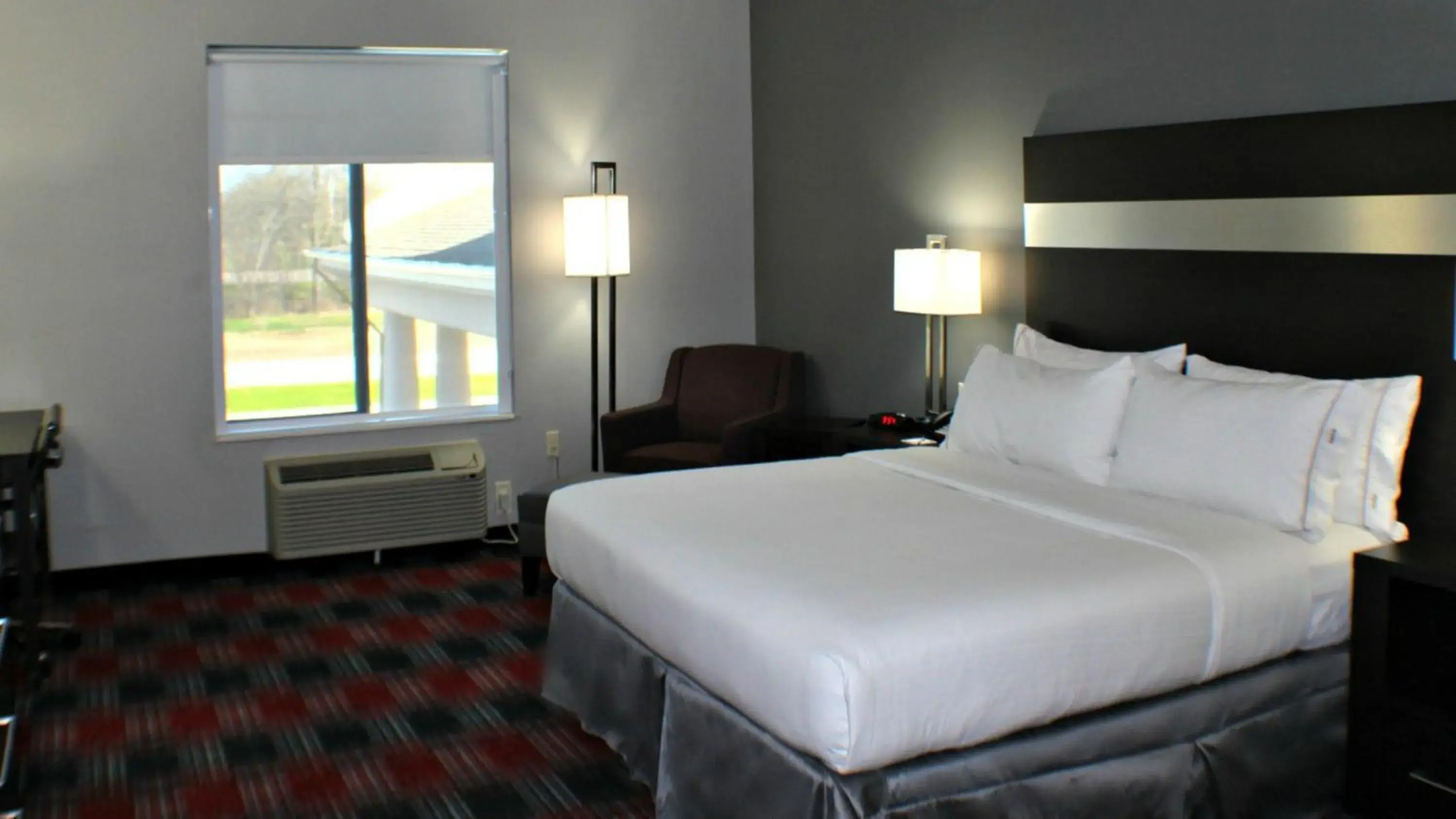 Standard King Room in Holiday Inn Express & Suites Bonham, an IHG Hotel Standard King Room in Holiday Inn Express & Suites Bonham, an IHG Hotel
