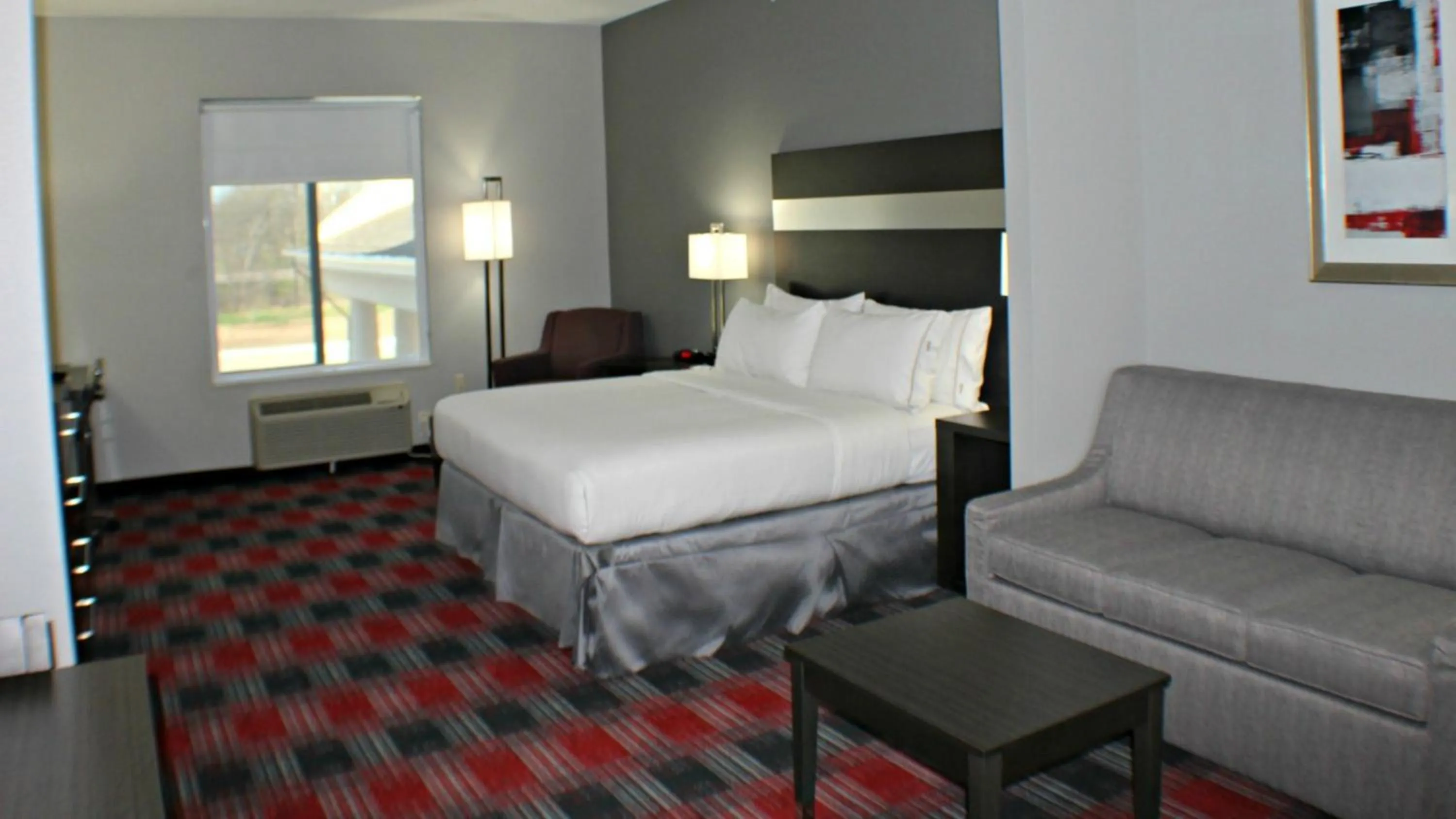 Bedroom, Bed in Holiday Inn Express & Suites Bonham, an IHG Hotel