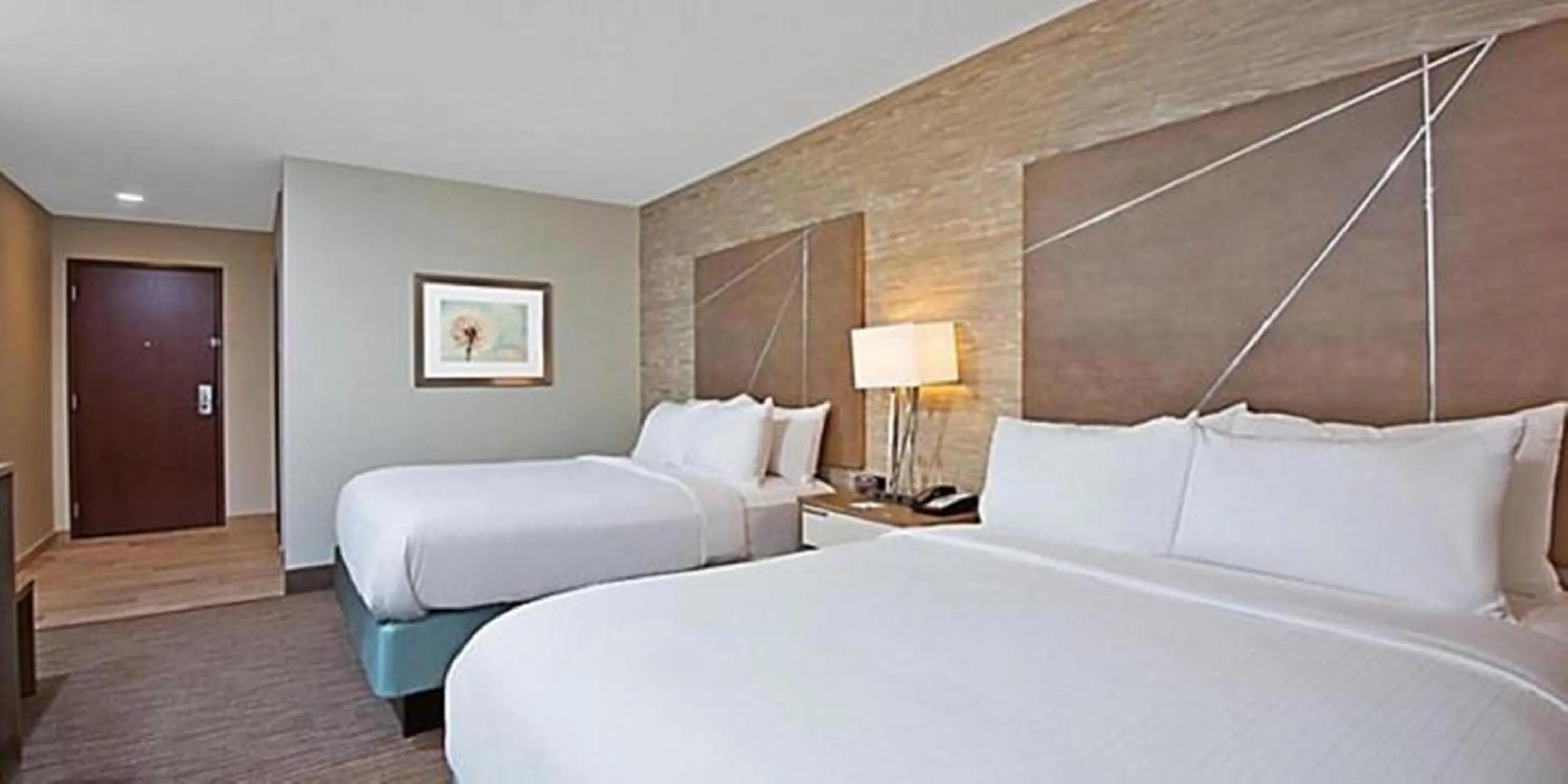 Bedroom, Bed in Holiday Inn Express & Suites New Cumberland by IHG