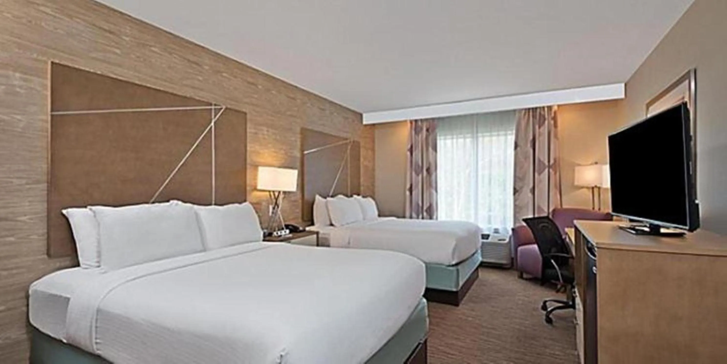 Bedroom, Bed in Holiday Inn Express & Suites New Cumberland by IHG