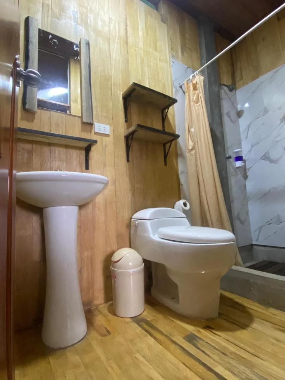 Shower in Retazos Eco Hotel