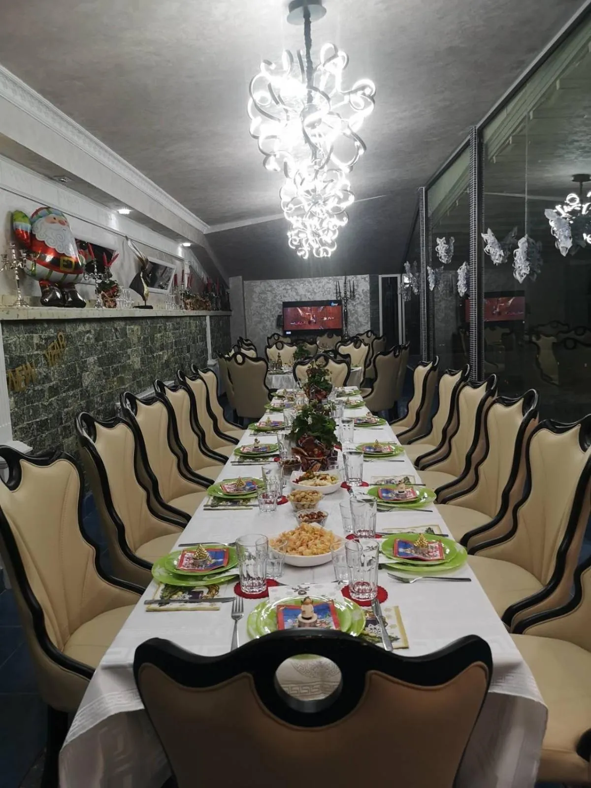 Restaurant/places to eat in Complex Koko Hills