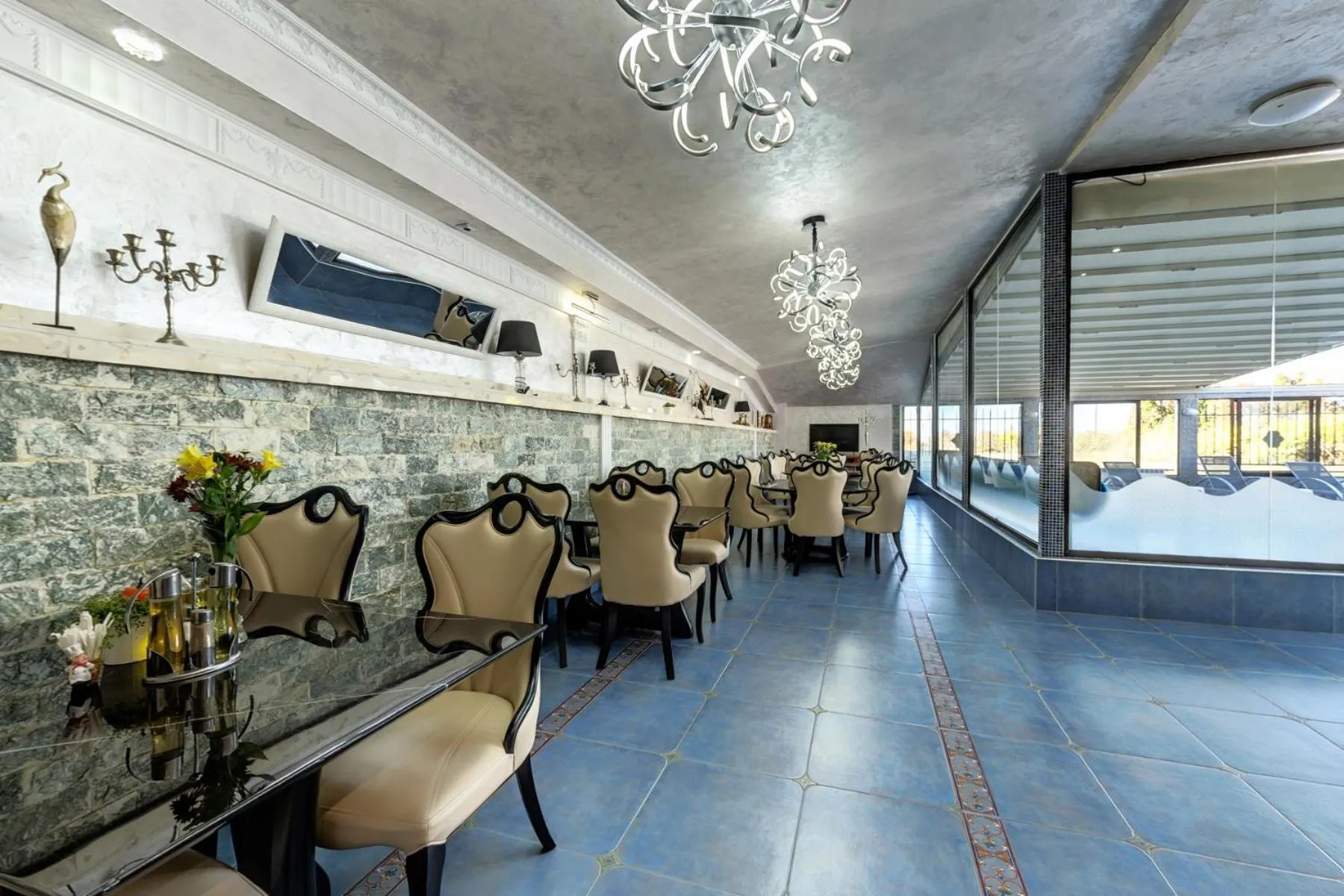 Restaurant/places to eat in Complex Koko Hills