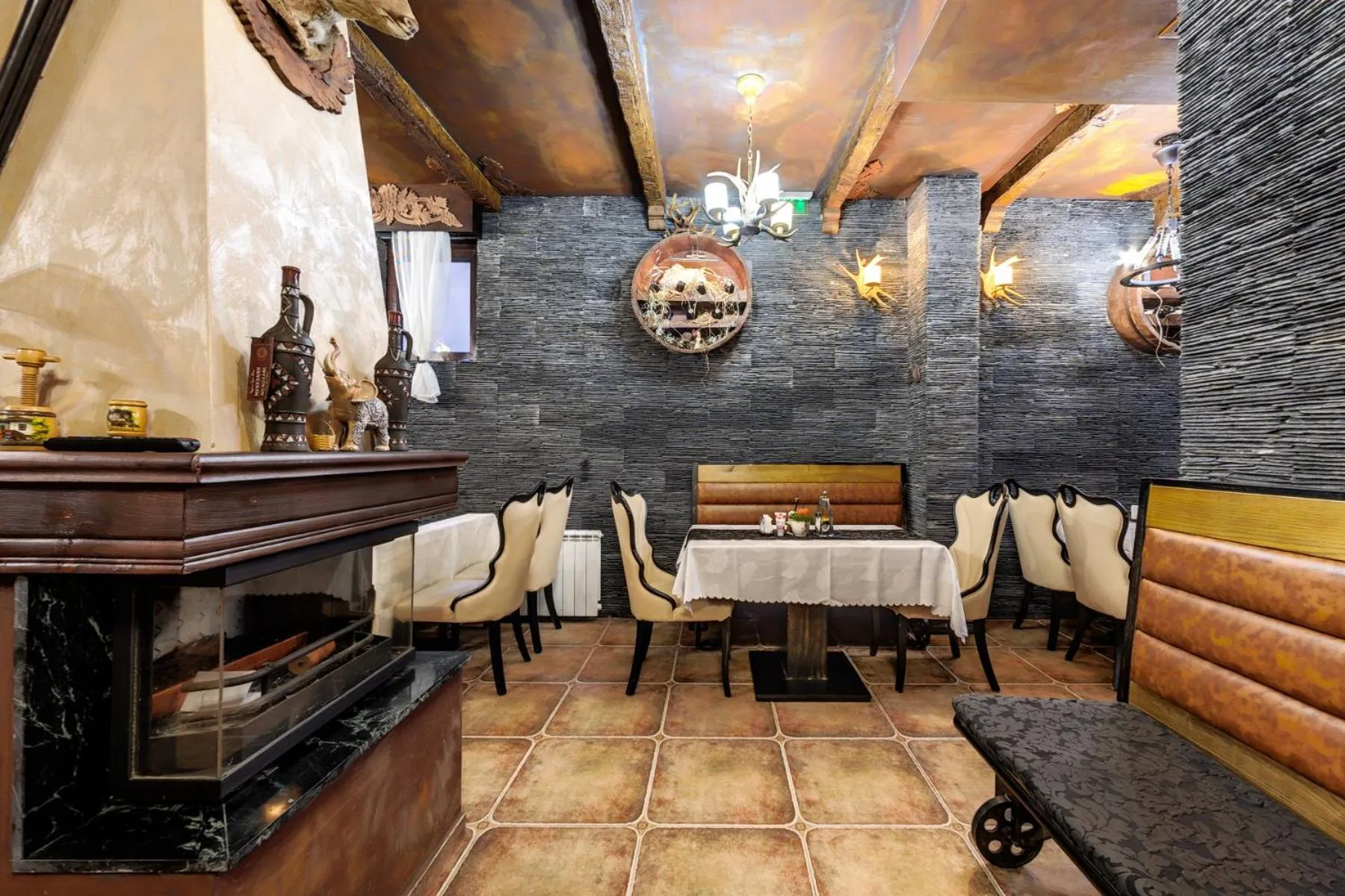 Restaurant/places to eat in Complex Koko Hills