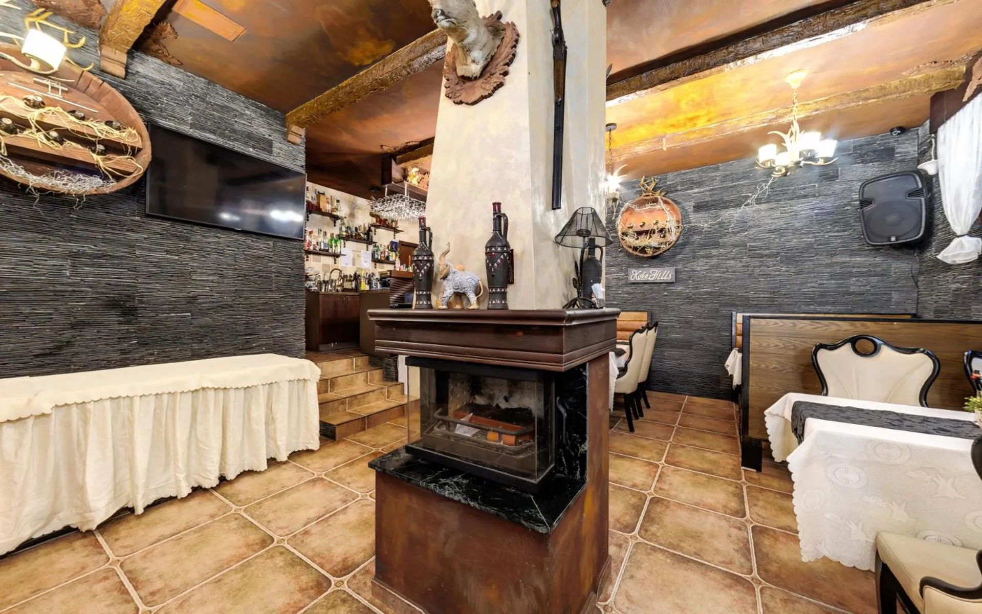 Restaurant/places to eat in Complex Koko Hills