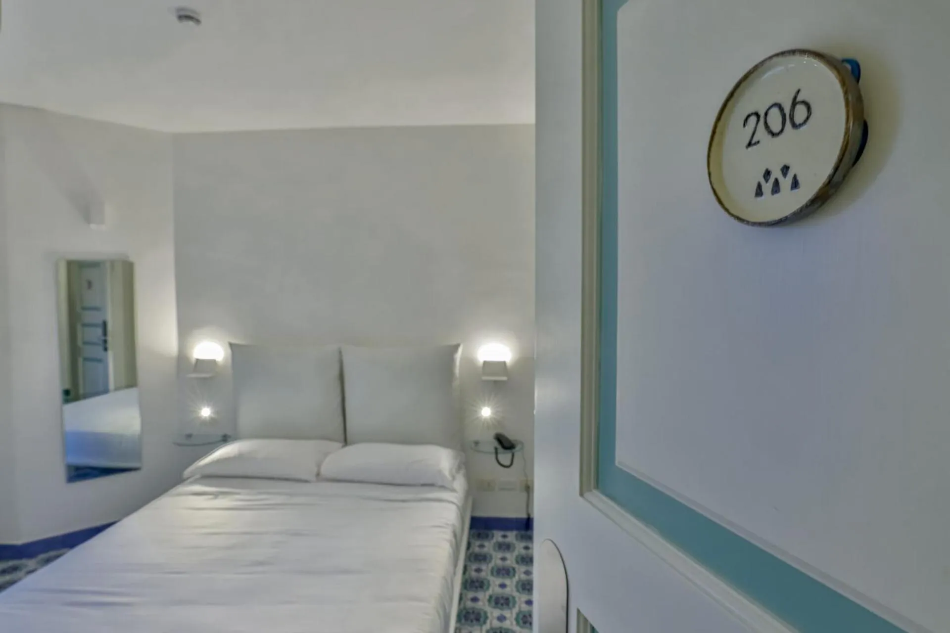 Photo of the whole room, Bed in Terrazza Duomo