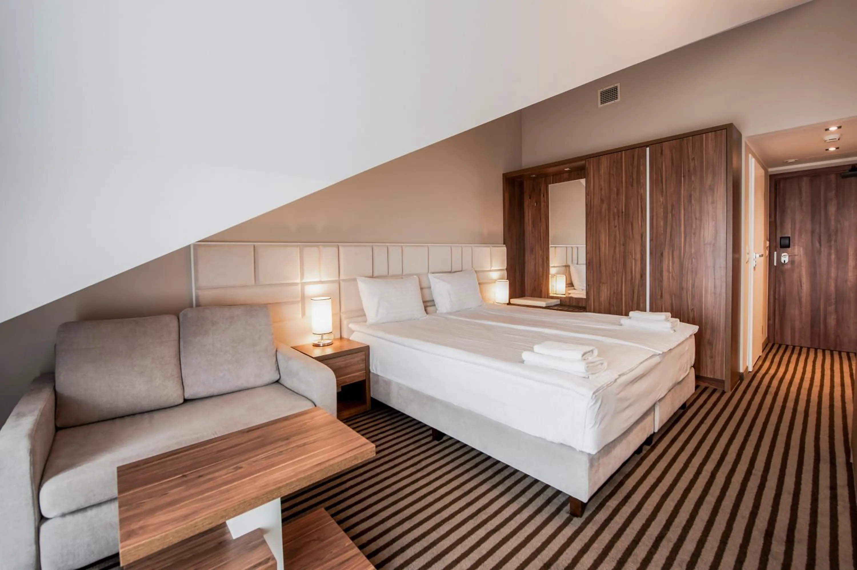 Photo of the whole room, Bed in Hotel White