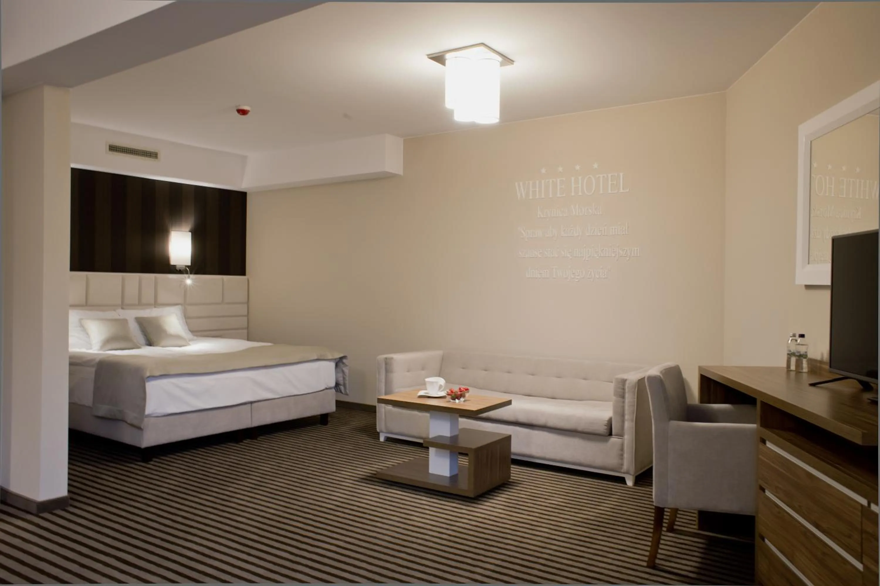 Photo of the whole room, Bed in Hotel White