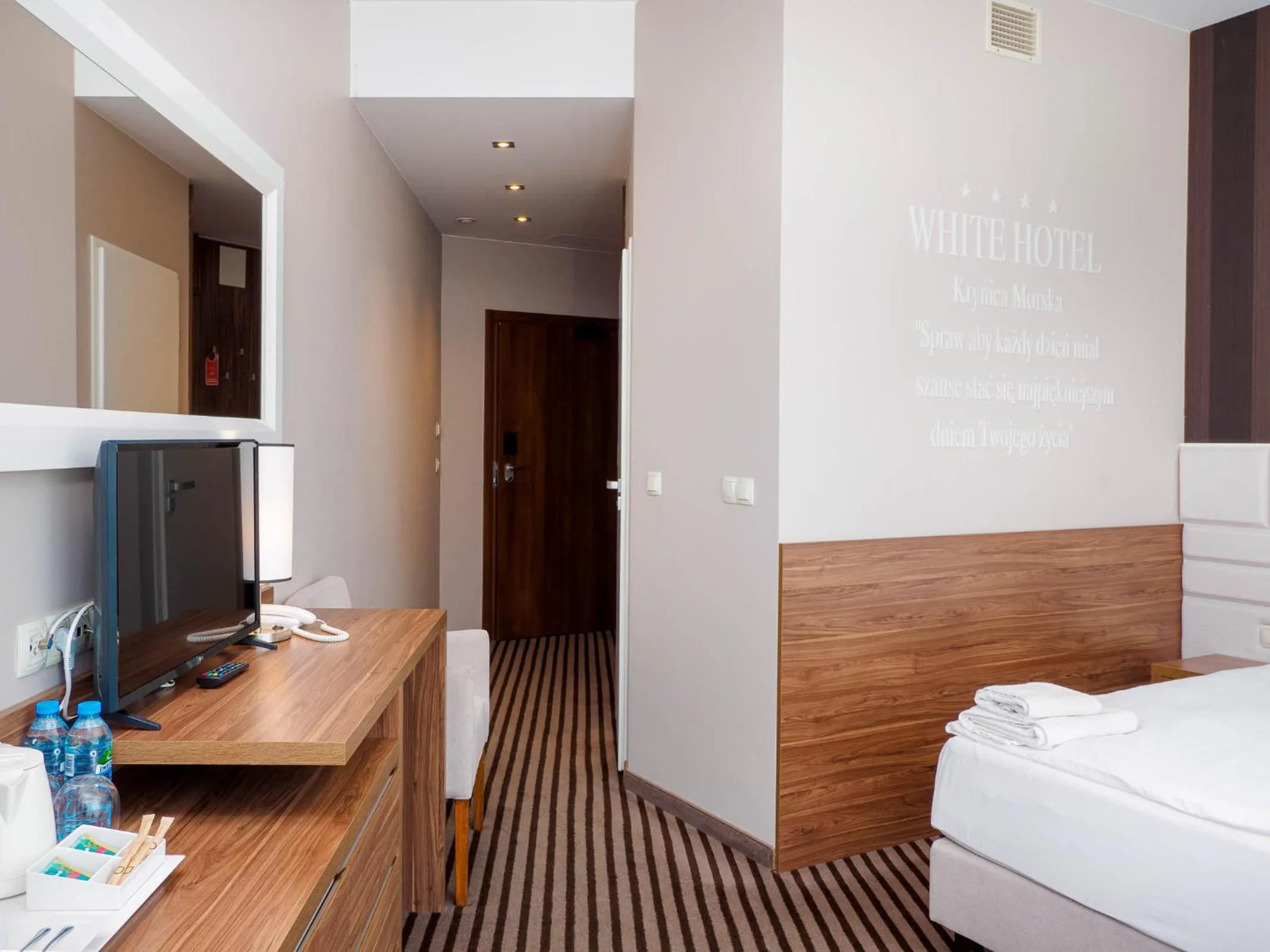 Property building, Bed in Hotel White