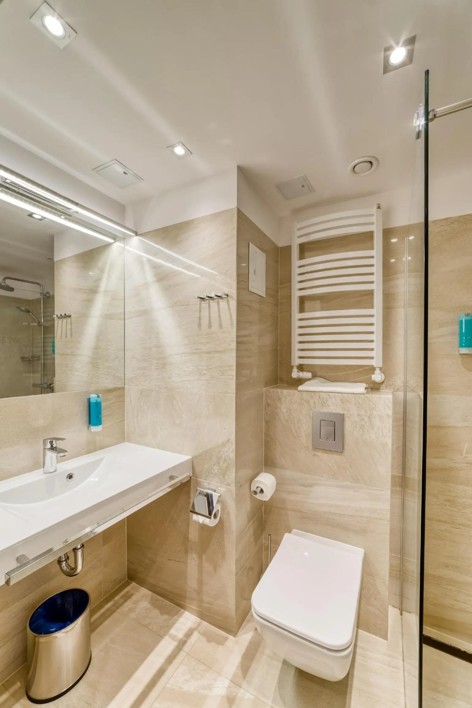 Bathroom in Hotel White