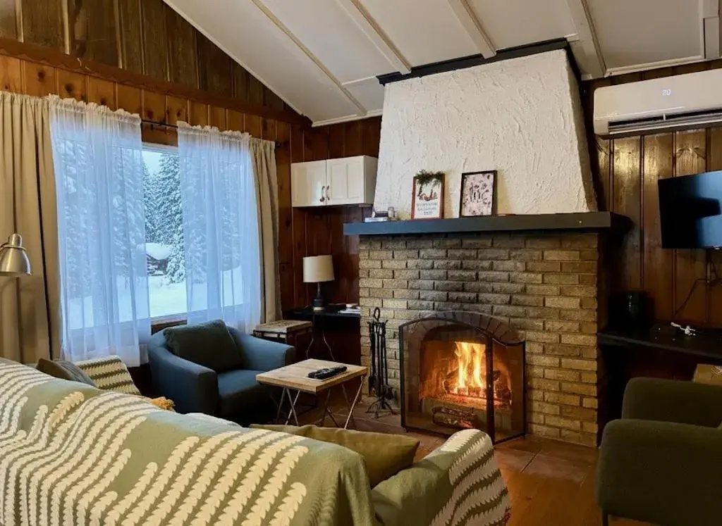 Two-Bedroom Chalet in Chalets Village Suisse de Val-David Two-Bedroom Chalet in Chalets Village Suisse de Val-David