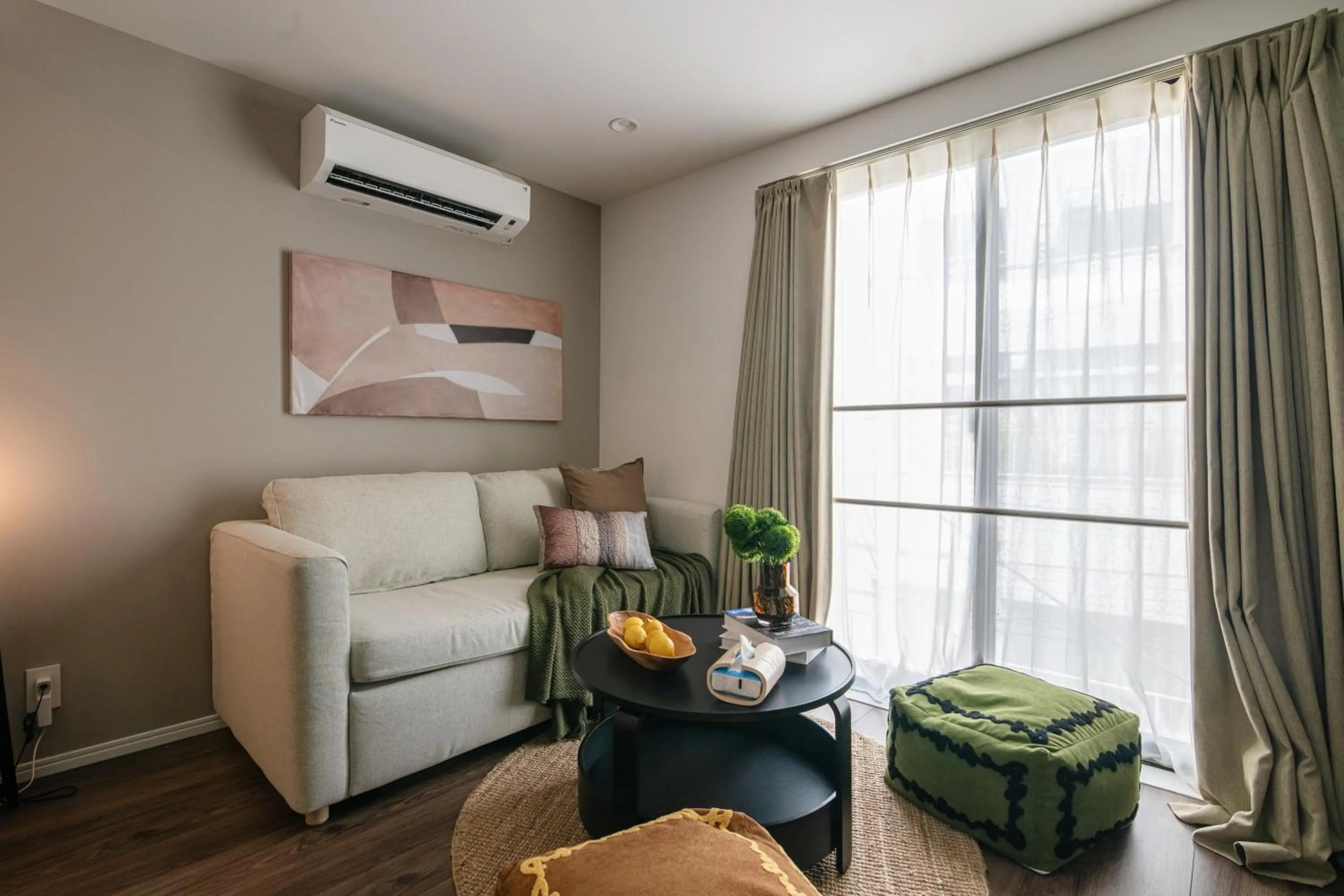 Living room in Mi-Villa AZABU丨Tokyo Tower View