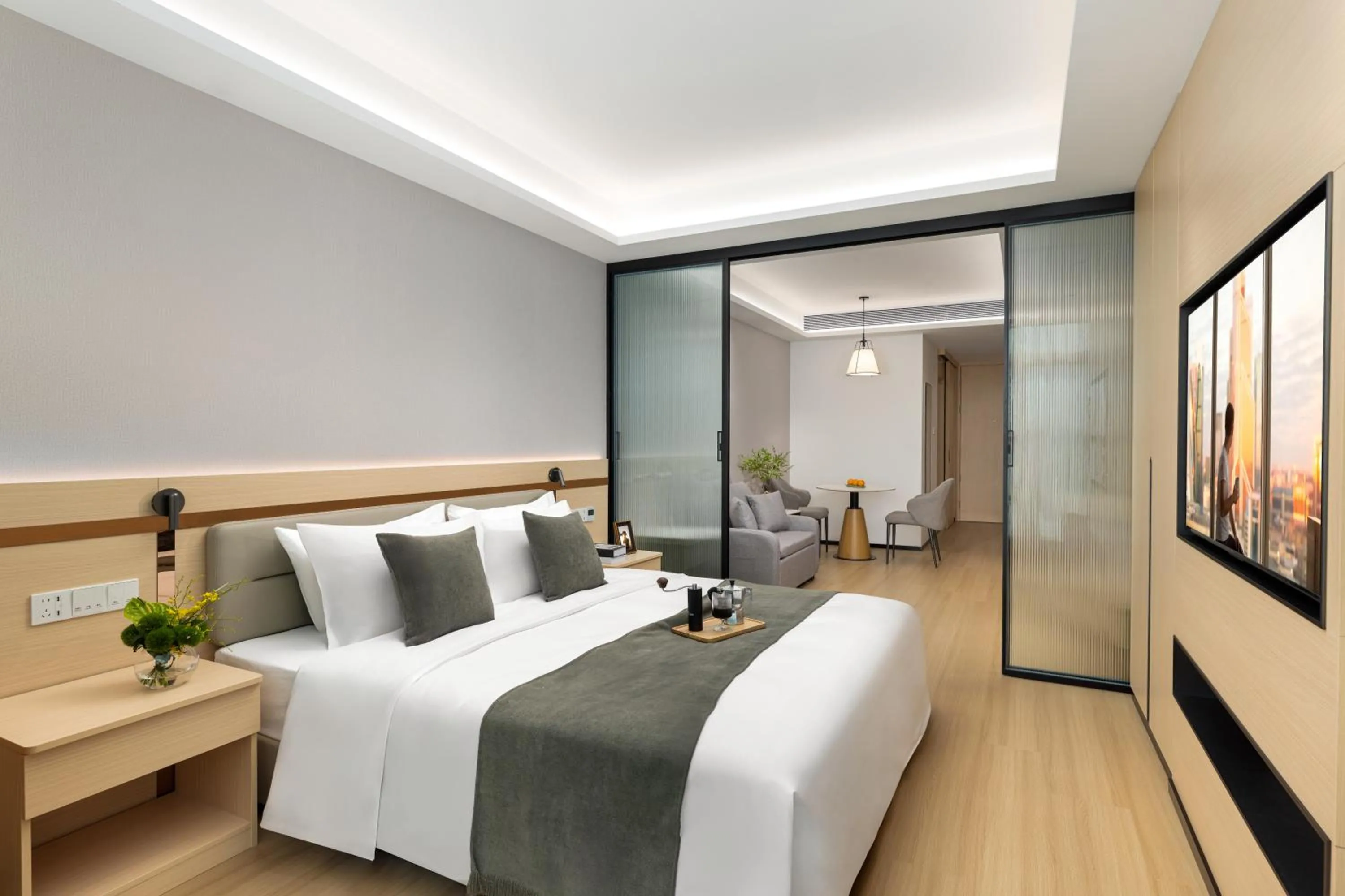 Superior King Room in Citadines Gongbei Zhuhai