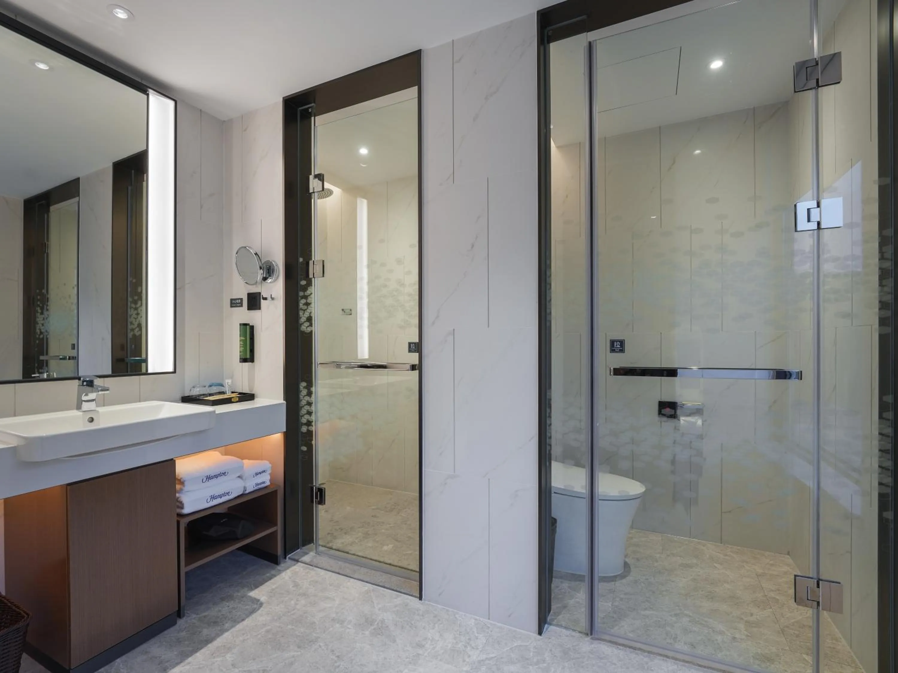 Shower in Hampton by Hilton Dongguan Fenggang