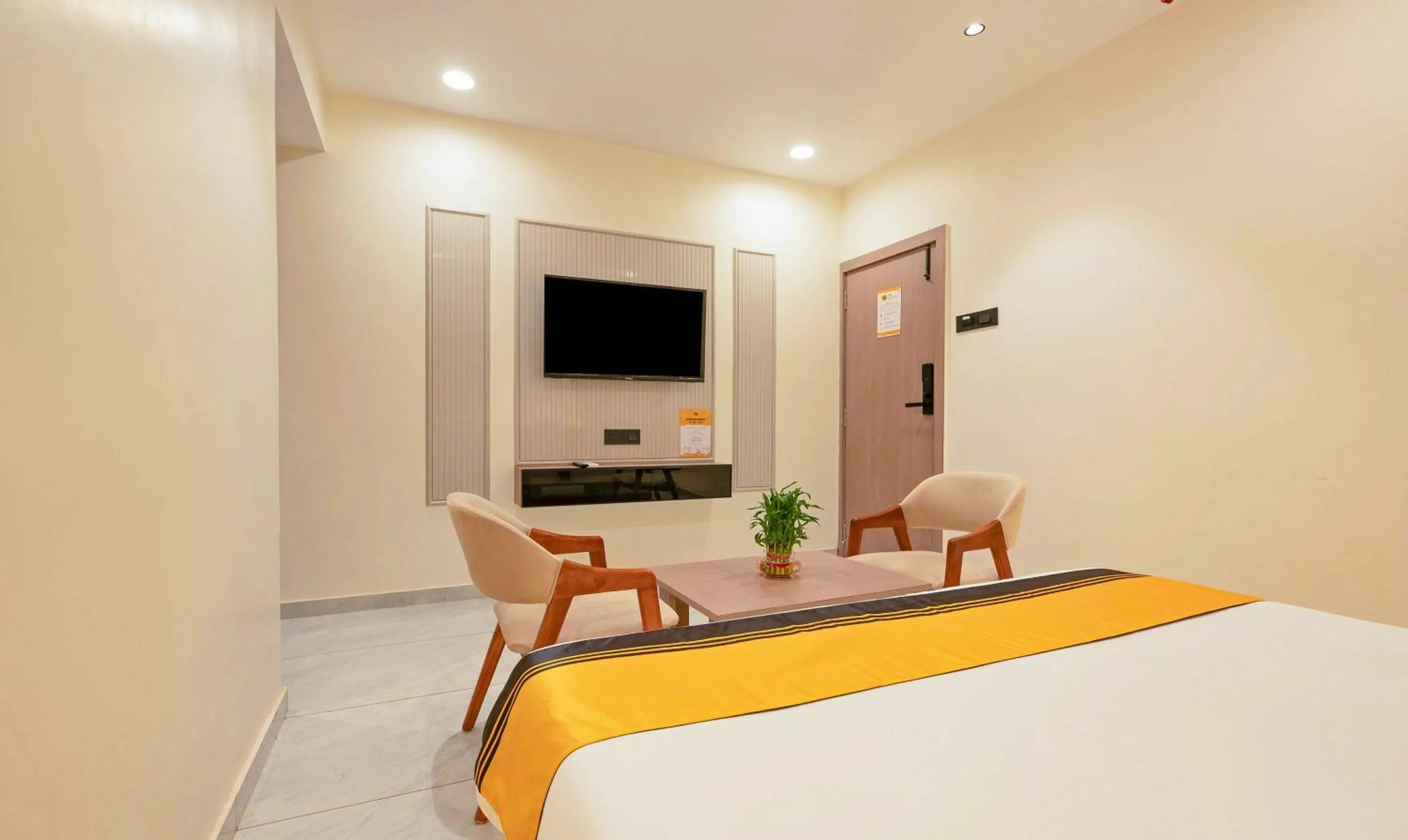 Bedroom, Bed in Itsy Hotels Indra Palace