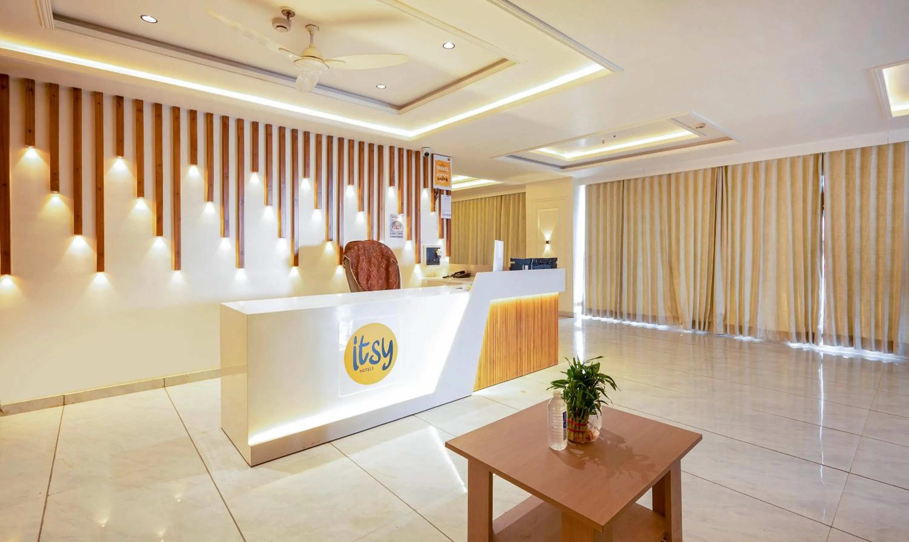 Lobby or reception in Itsy Hotels Indra Palace