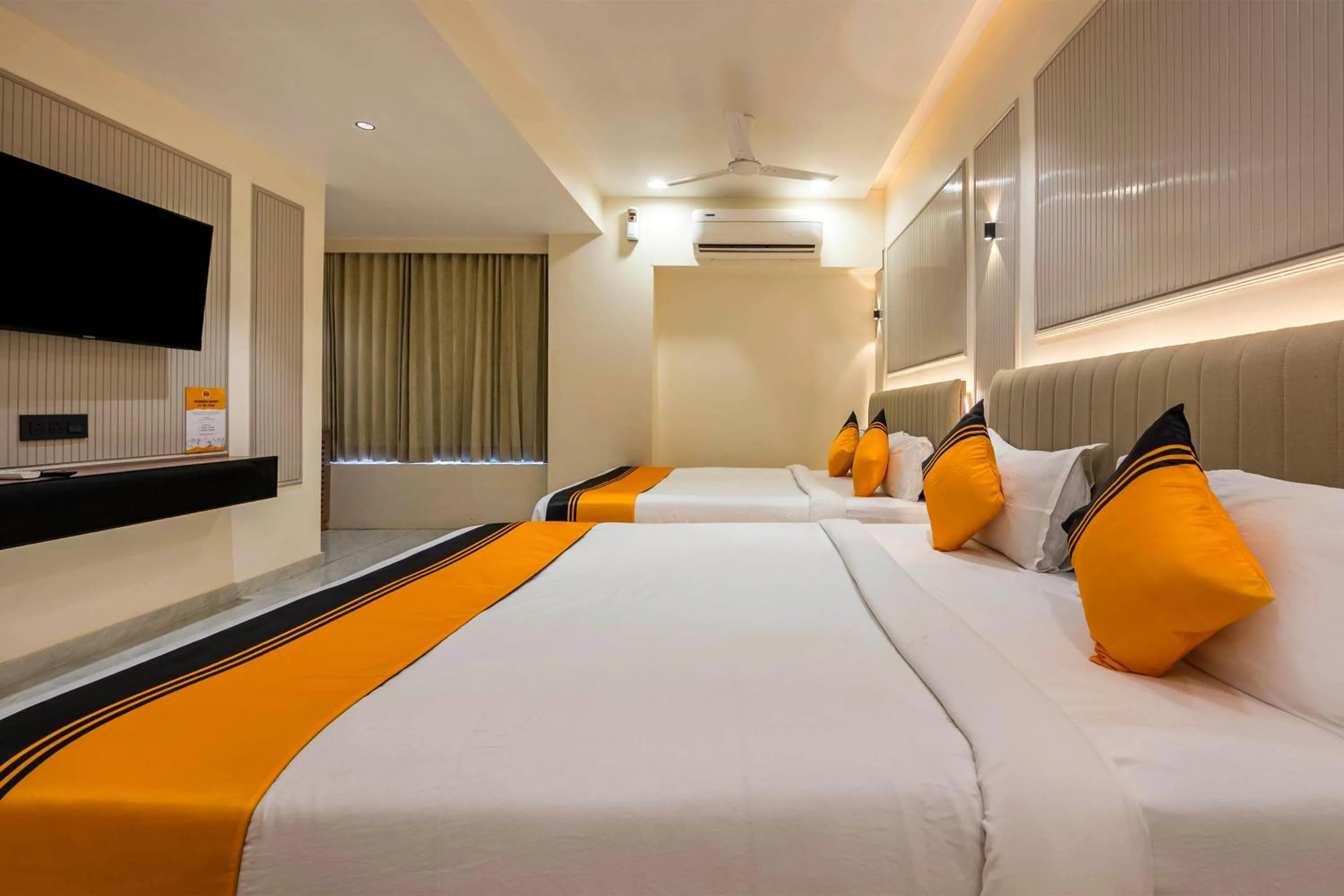 Bedroom, Bed in Itsy Hotels Indra Palace