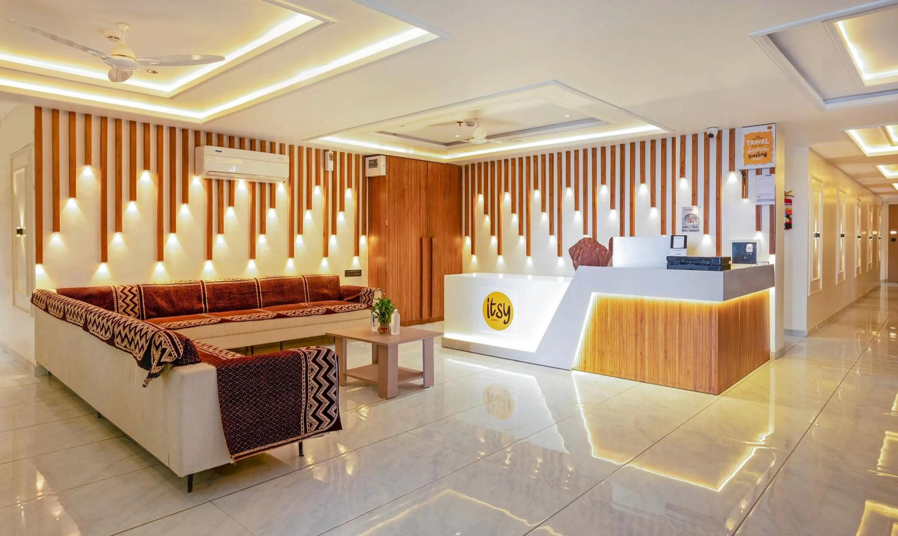 Lobby or reception in Itsy Hotels Indra Palace