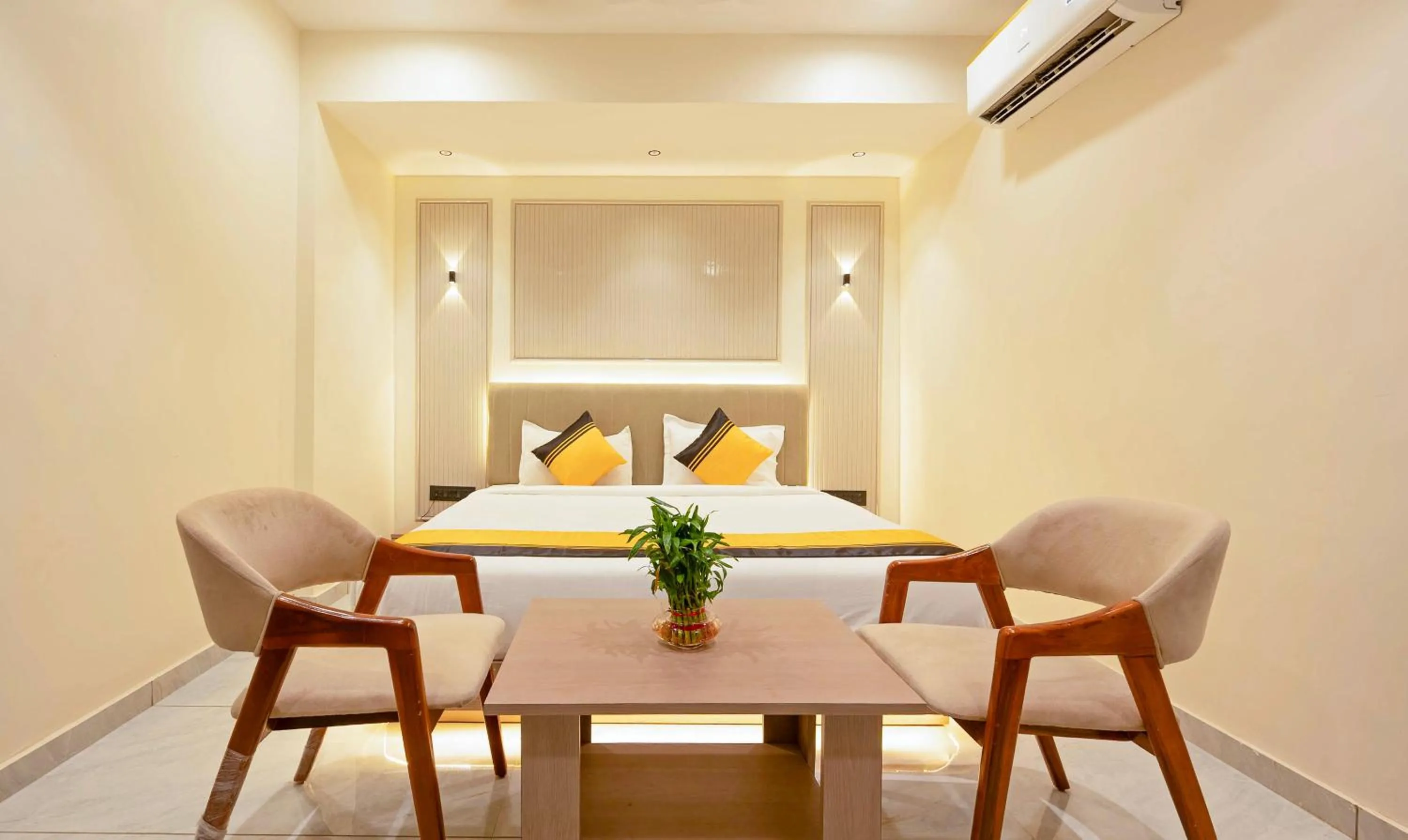 Bedroom in Itsy Hotels Indra Palace