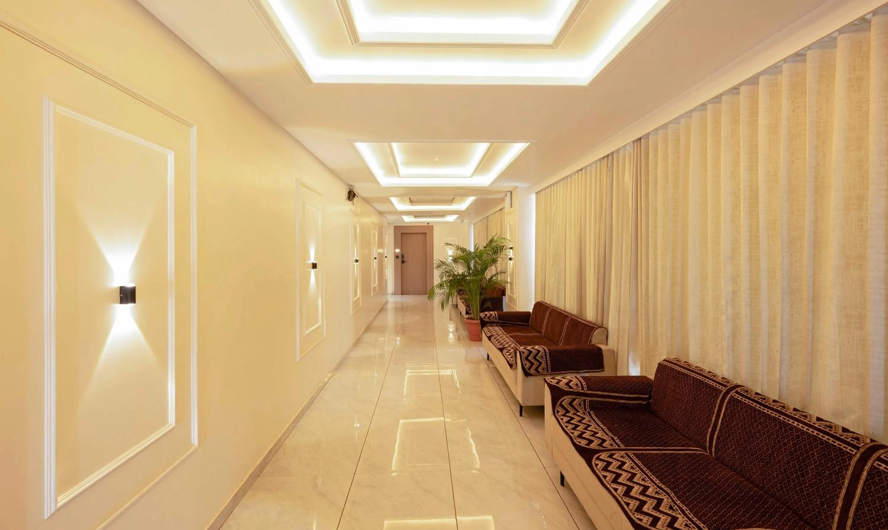 Seating area in Itsy Hotels Indra Palace