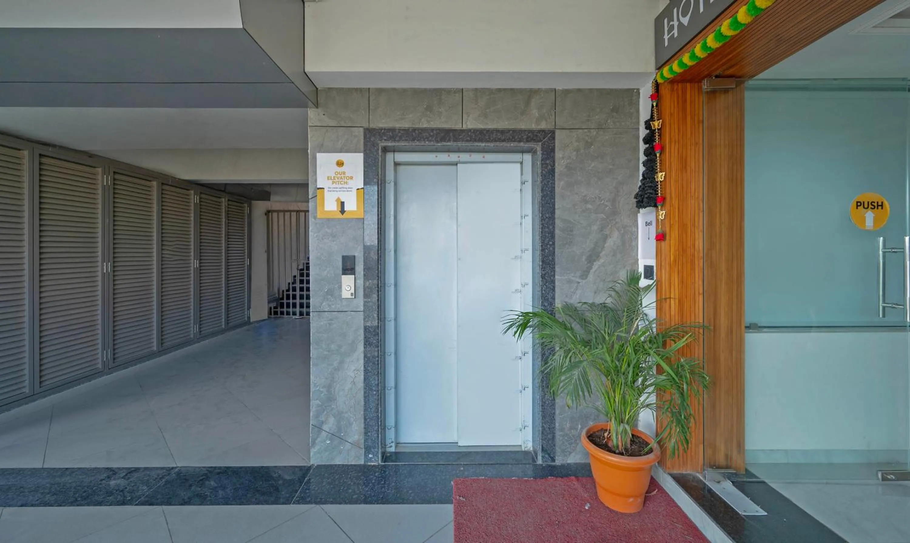 elevator in Itsy Hotels Indra Palace