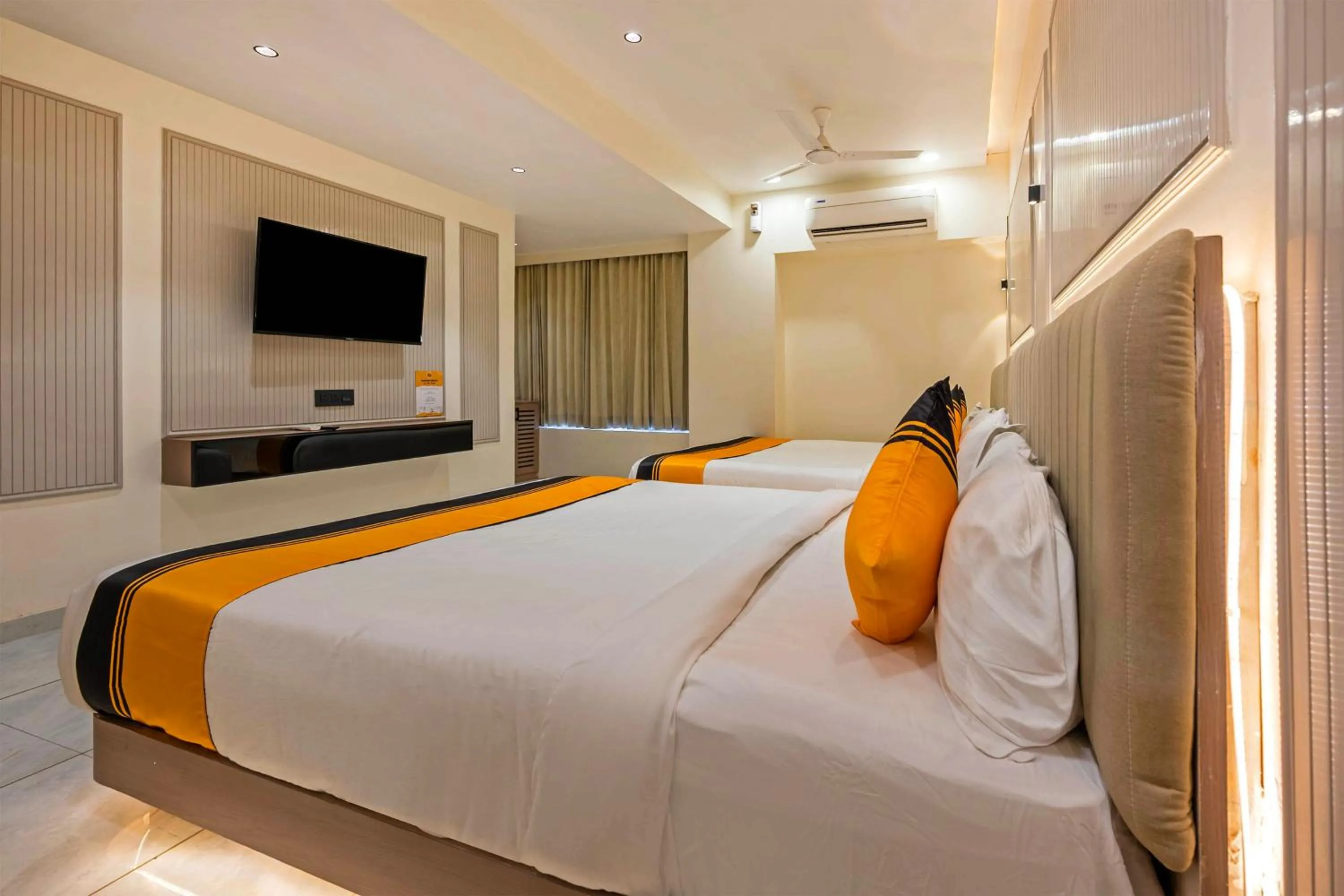 Bedroom, Bed in Itsy Hotels Indra Palace