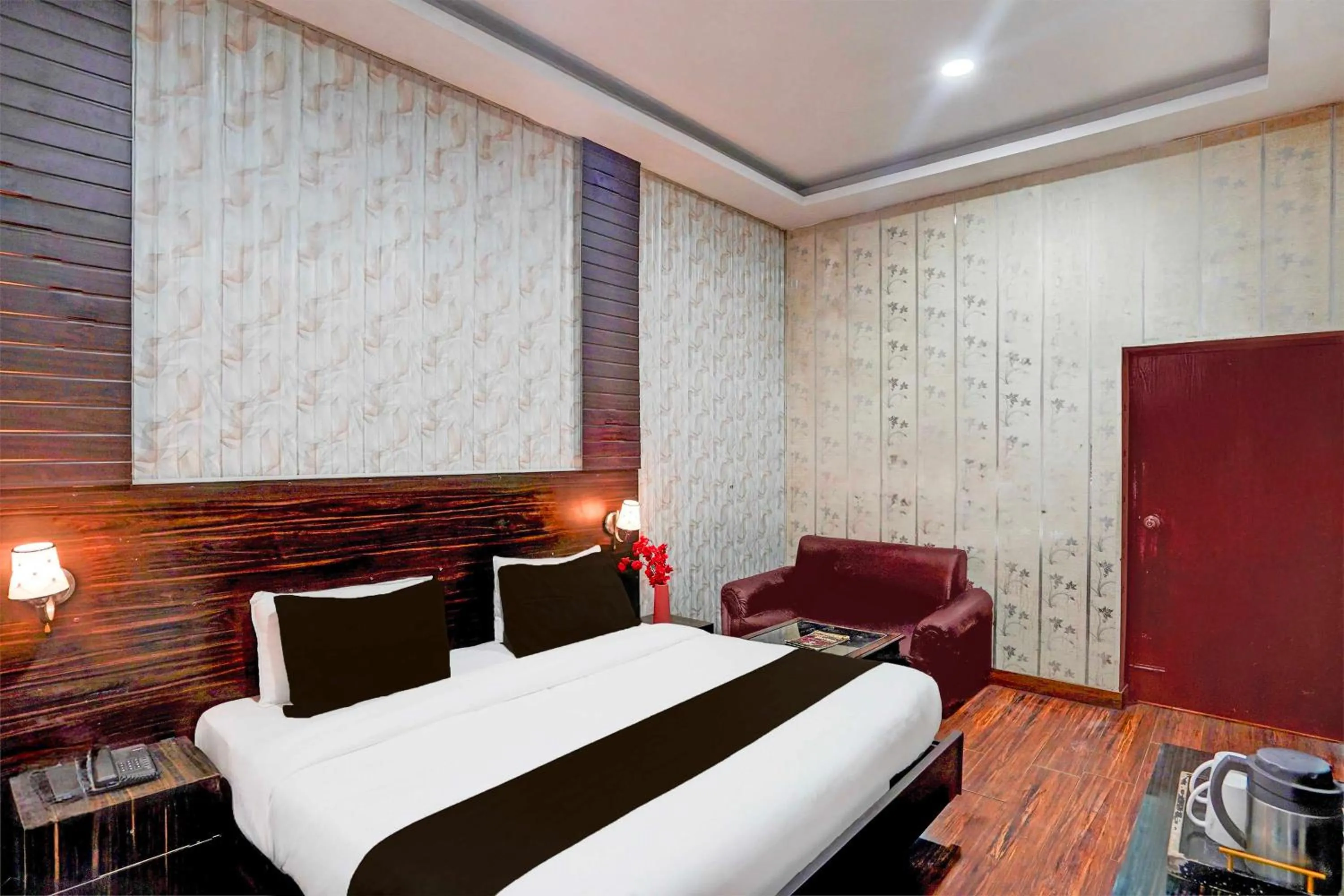 Bedroom, Bed in Collection O Lohiyapuram Near Dehradun Railway Station