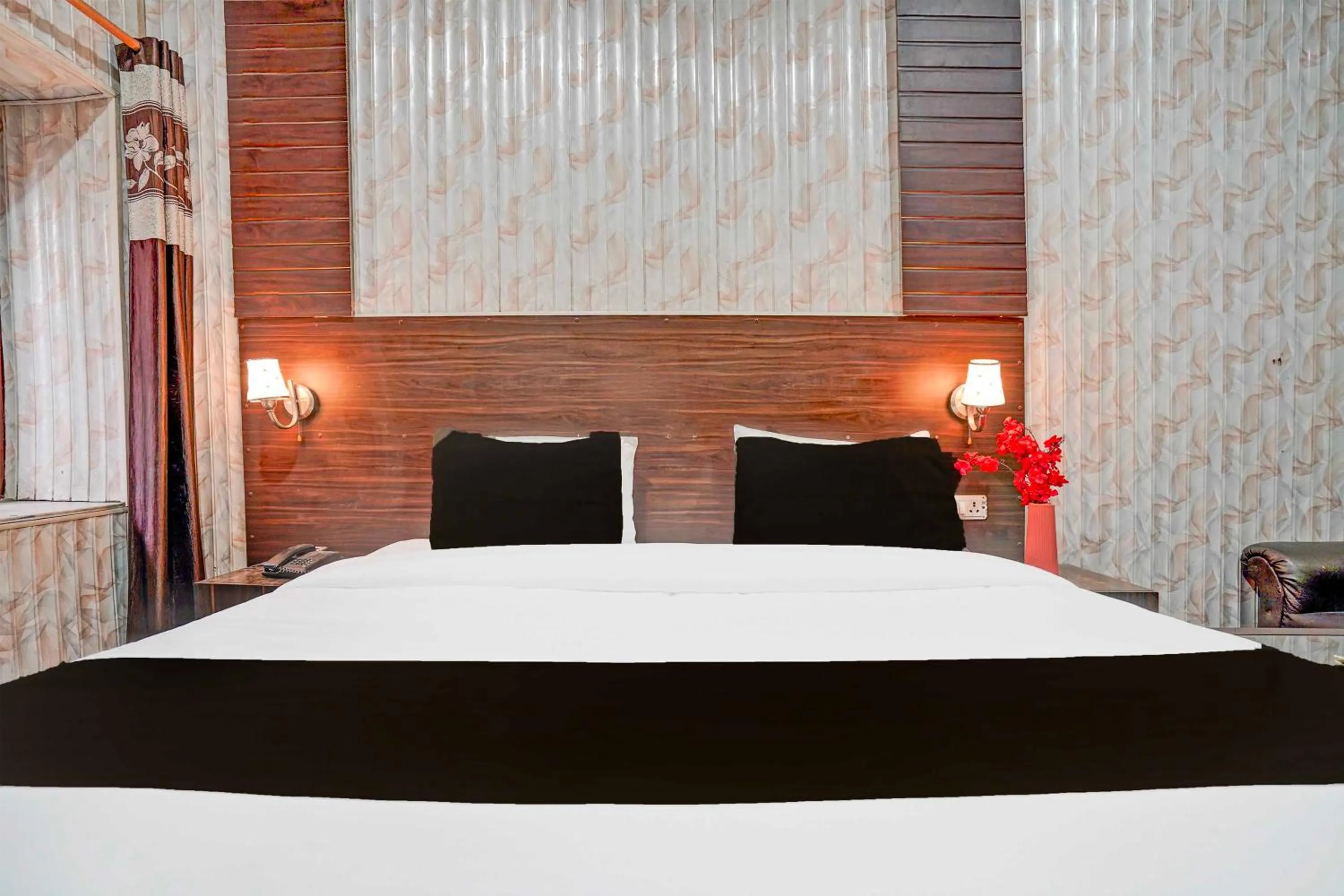 Bedroom, Bed in Collection O Lohiyapuram Near Dehradun Railway Station