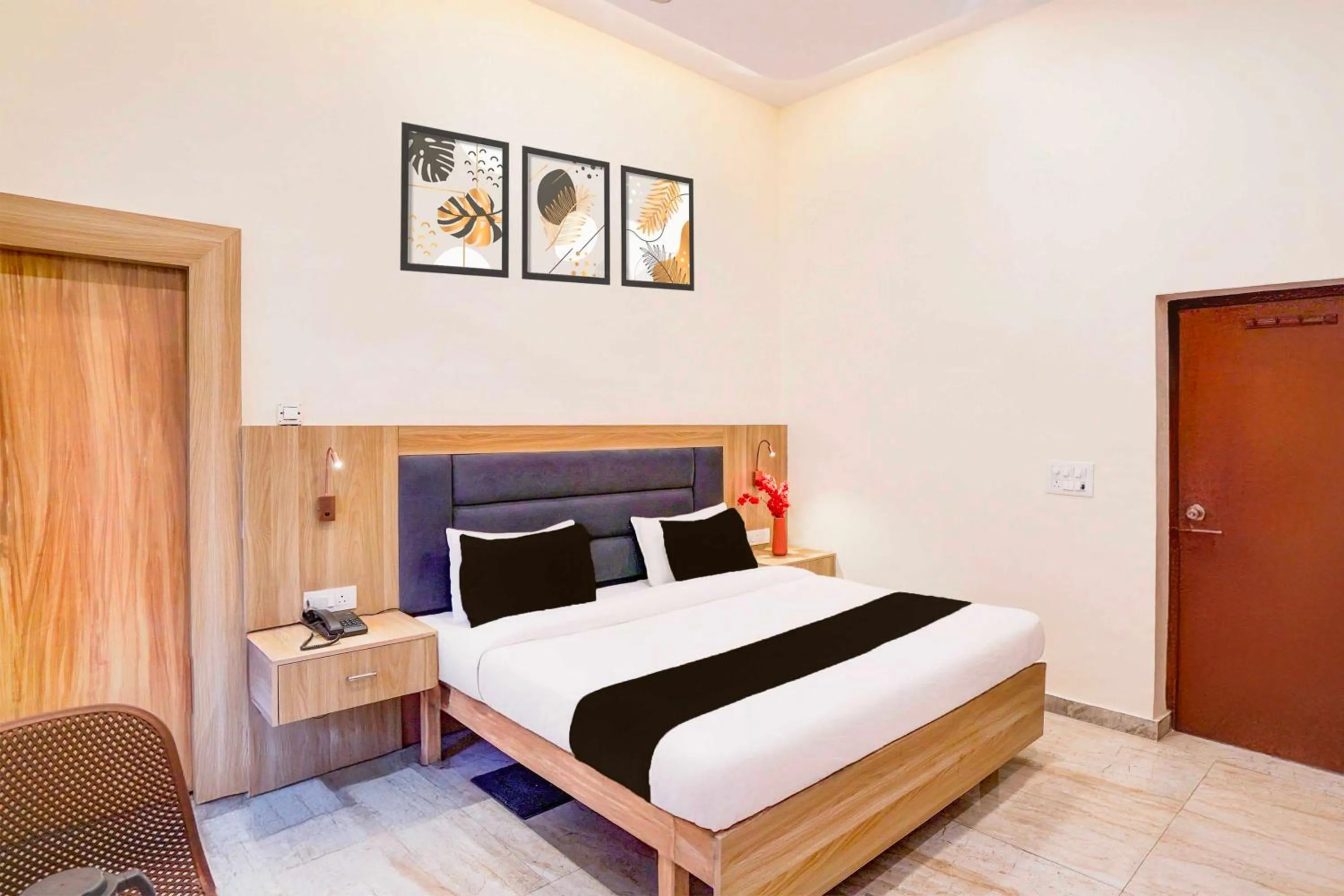 Bedroom, Bed in Collection O Lohiyapuram Near Dehradun Railway Station