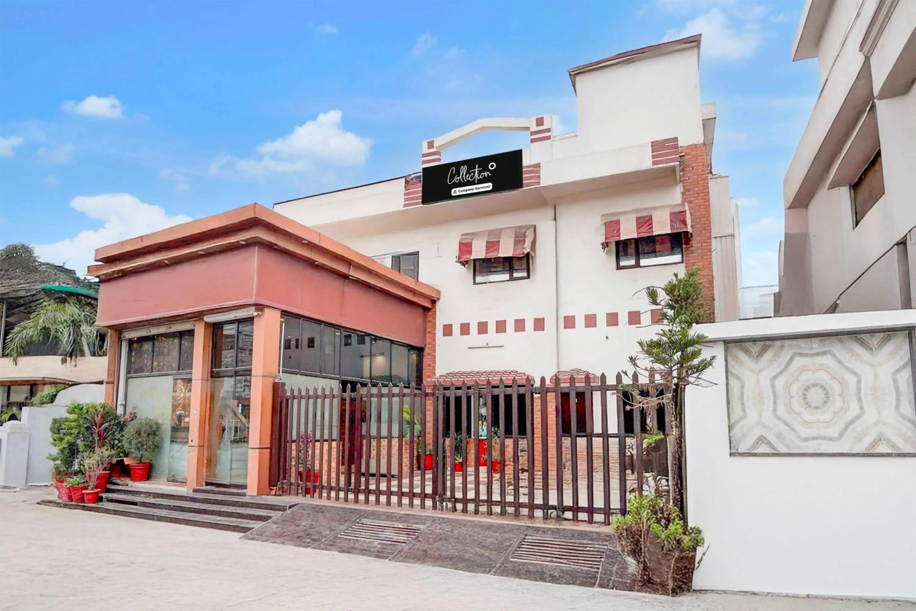 Facade/entrance in Collection O Lohiyapuram Near Dehradun Railway Station