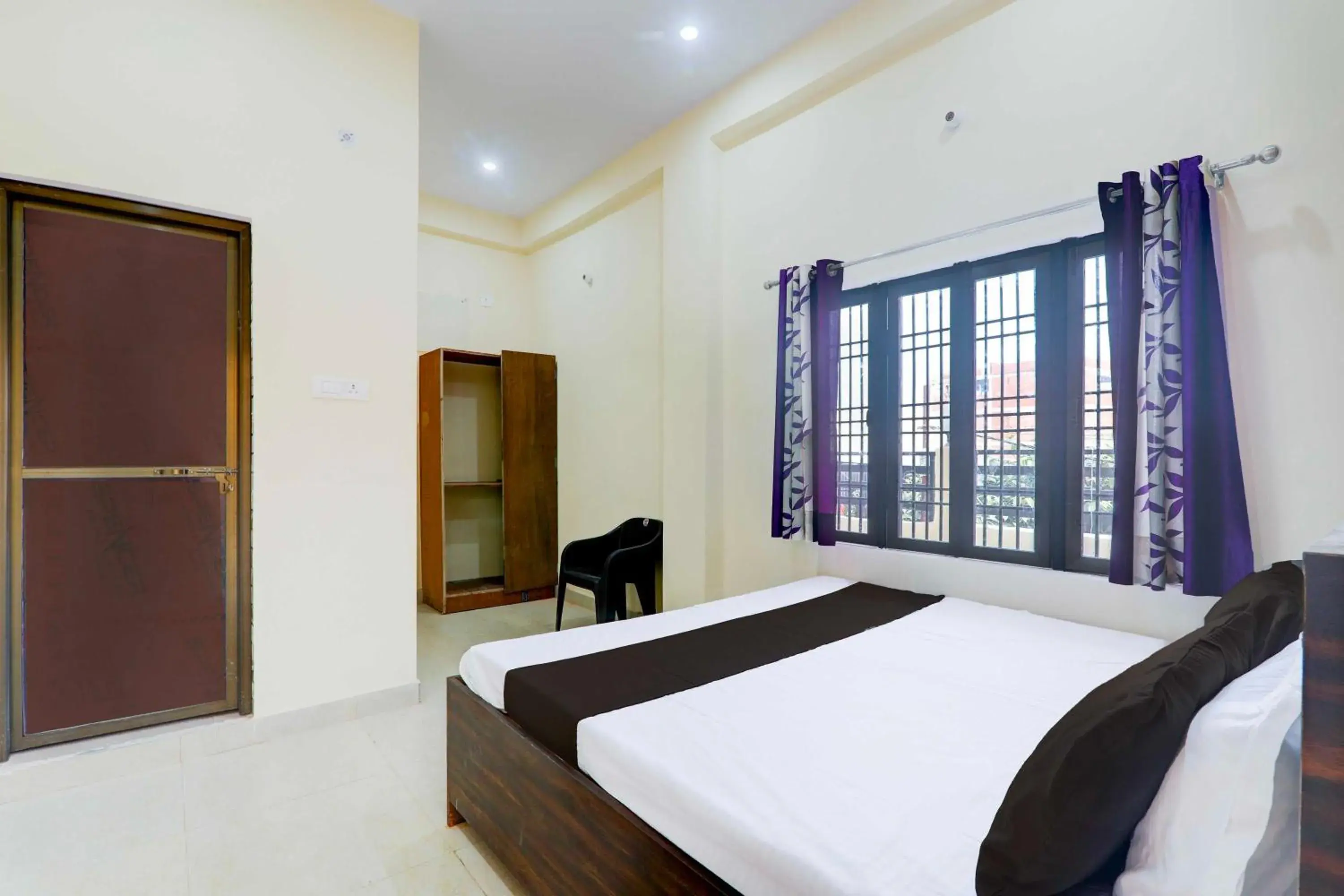 Classic Triple Room - single occupancy in Collection O Varanasi Ashta Bhuji Temple Classic Triple Room - single occupancy in Collection O Varanasi Ashta Bhuji Temple