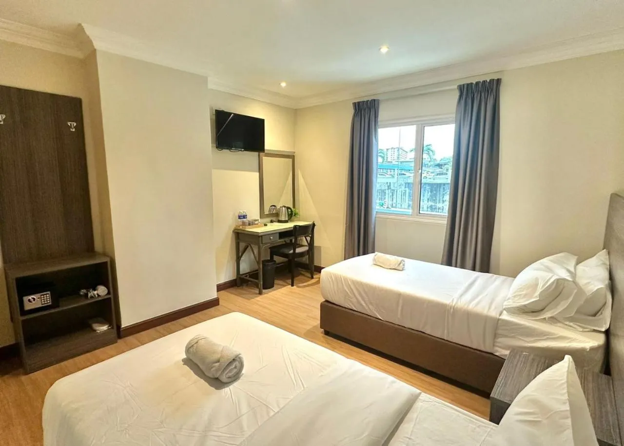 Bed in Swing & Pillows - Bukit Bintang City Centre