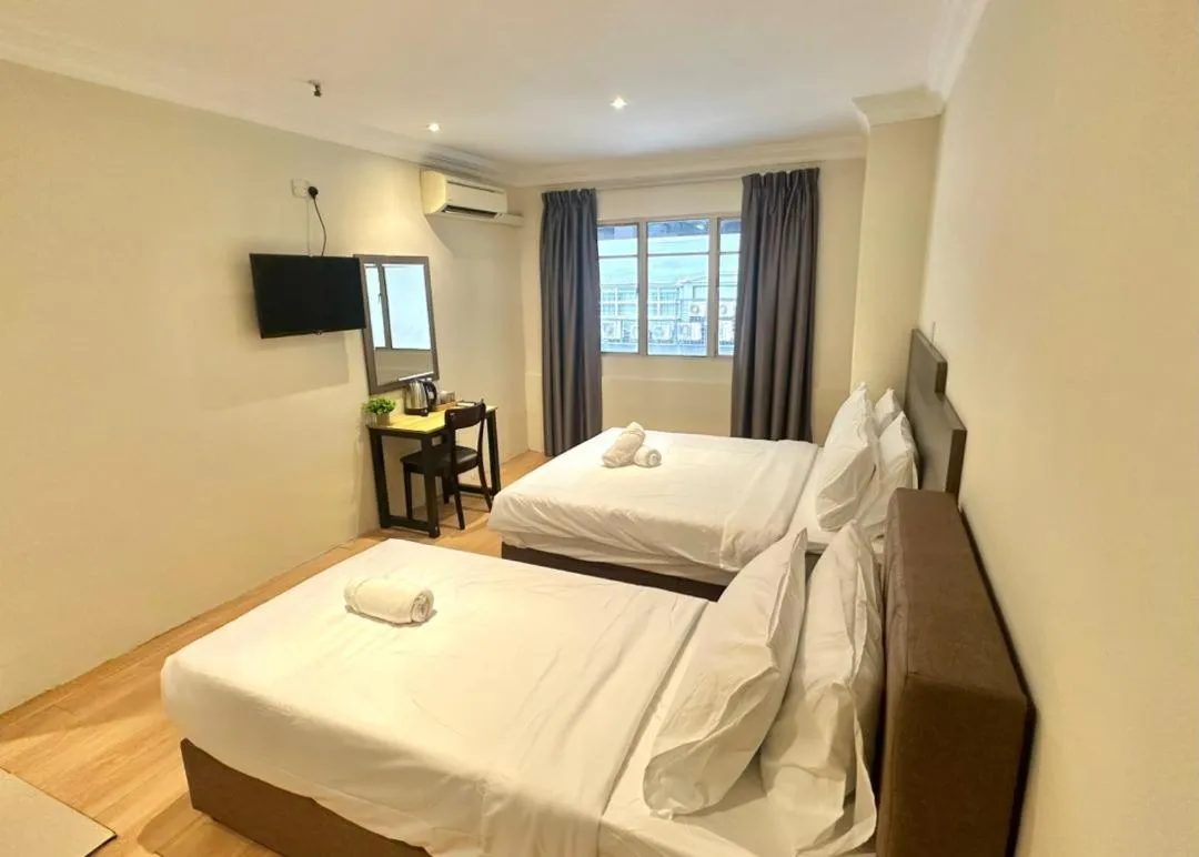 Bed in Swing & Pillows - Bukit Bintang City Centre