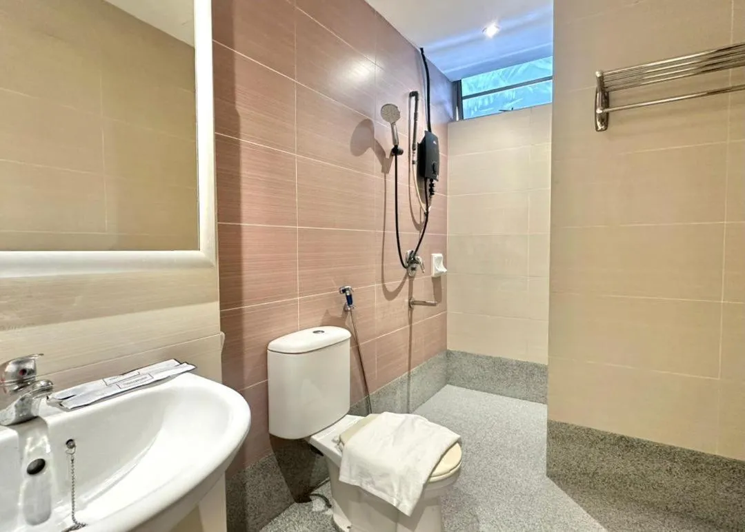 Bathroom in Swing & Pillows - Bukit Bintang City Centre