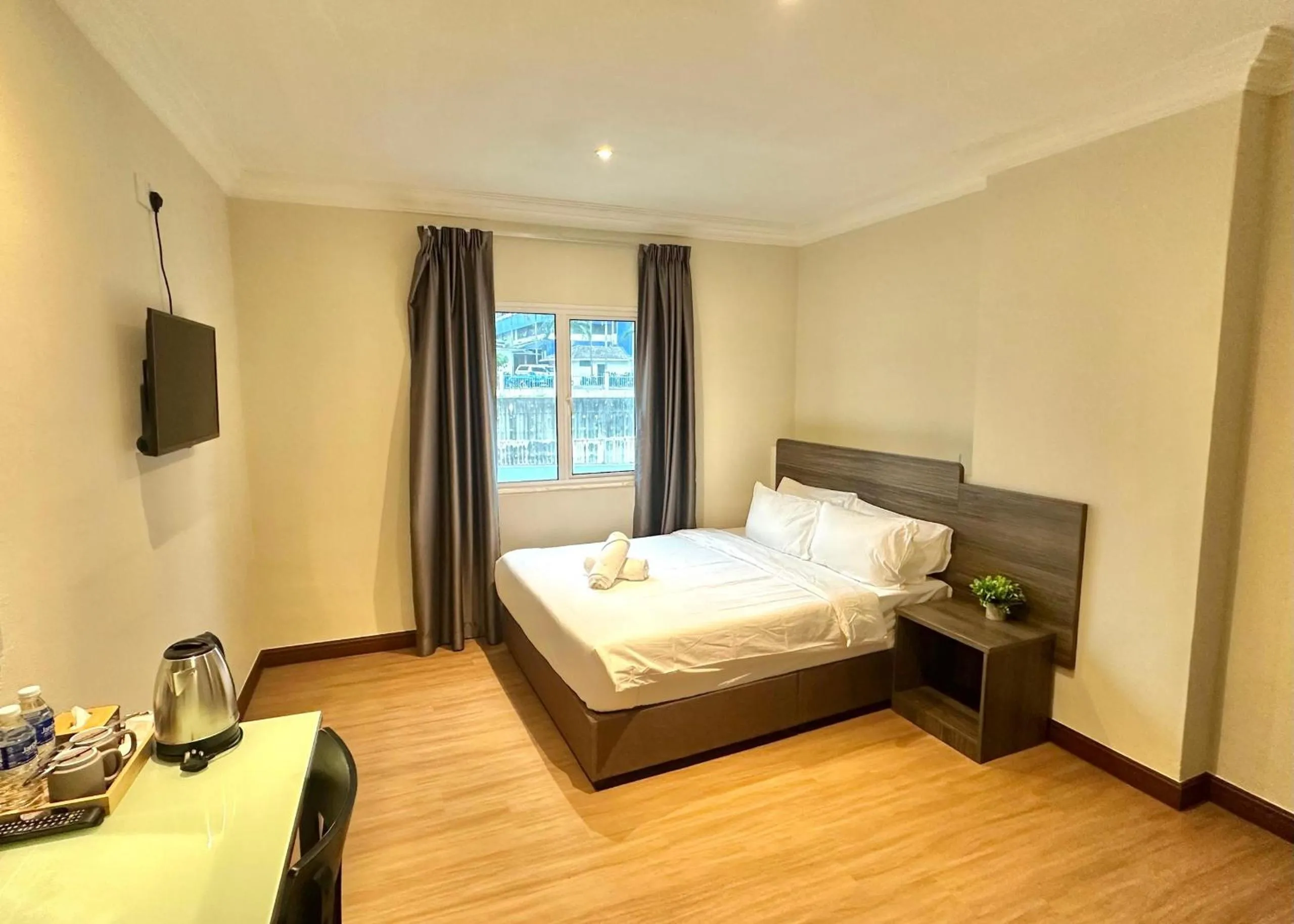 Bed in Swing & Pillows - Bukit Bintang City Centre