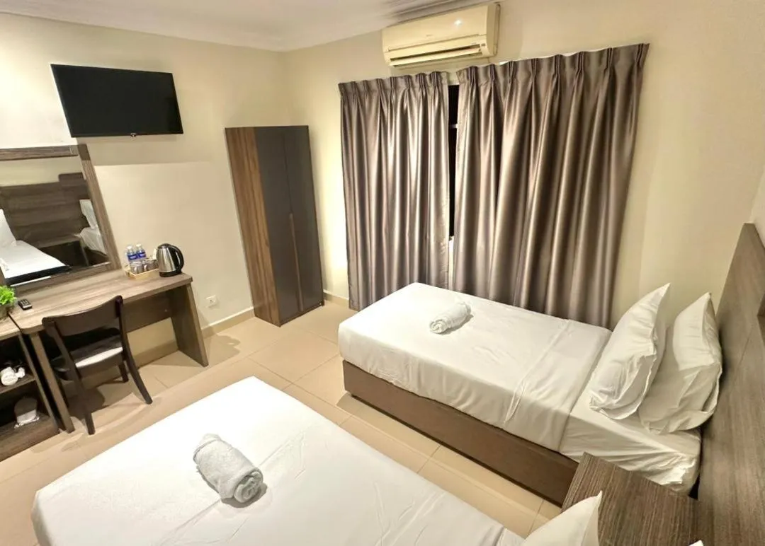 Bed in Swing & Pillows - Bukit Bintang City Centre