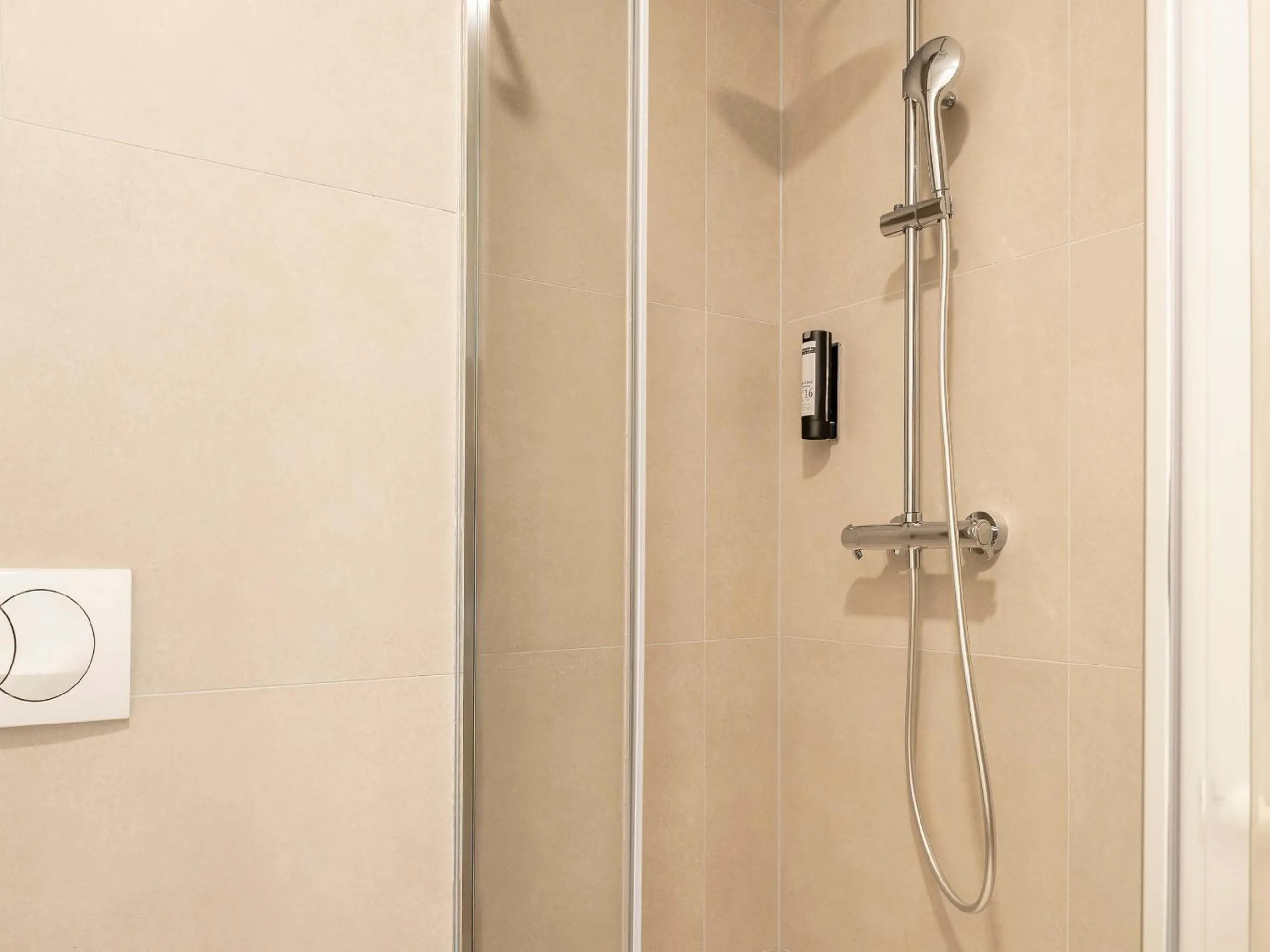 Bathroom in B&B HOTEL Luxembourg Centre Cloche d'Or