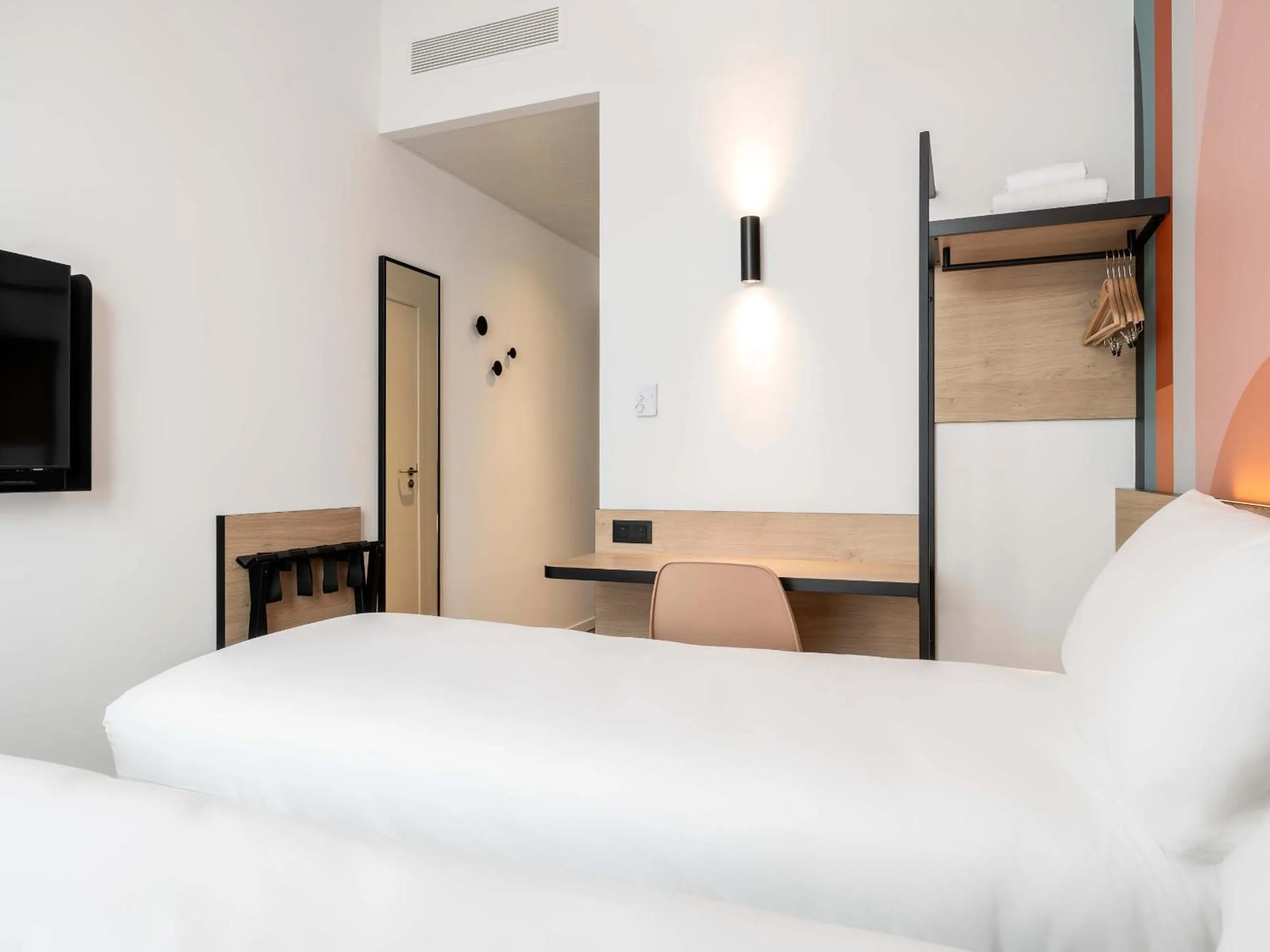 Bedroom, Bed in B&B HOTEL Luxembourg Centre Cloche d'Or