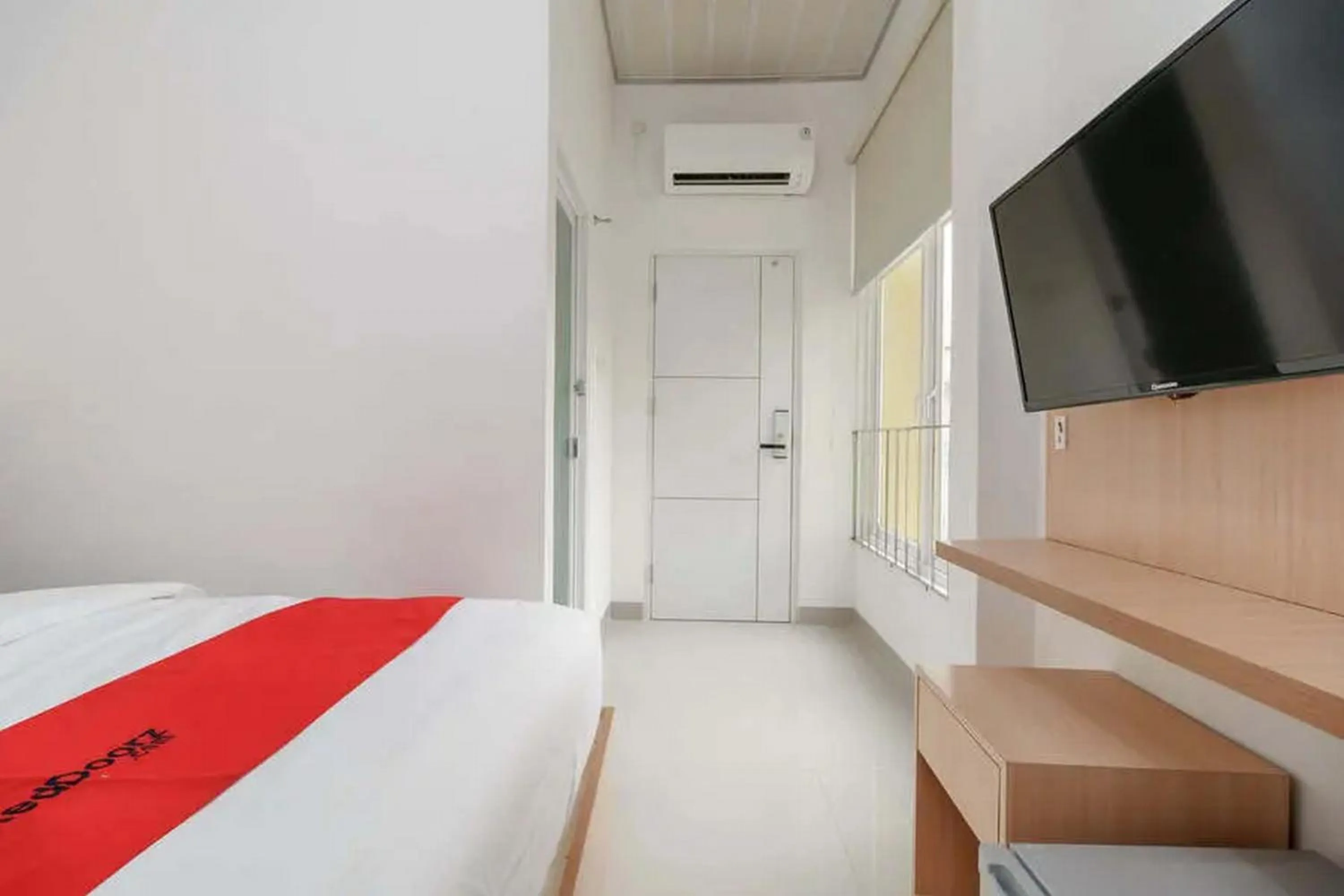 Bedroom, Bed in RedDoorz Plus near RS RK Charitas 2 Palembang