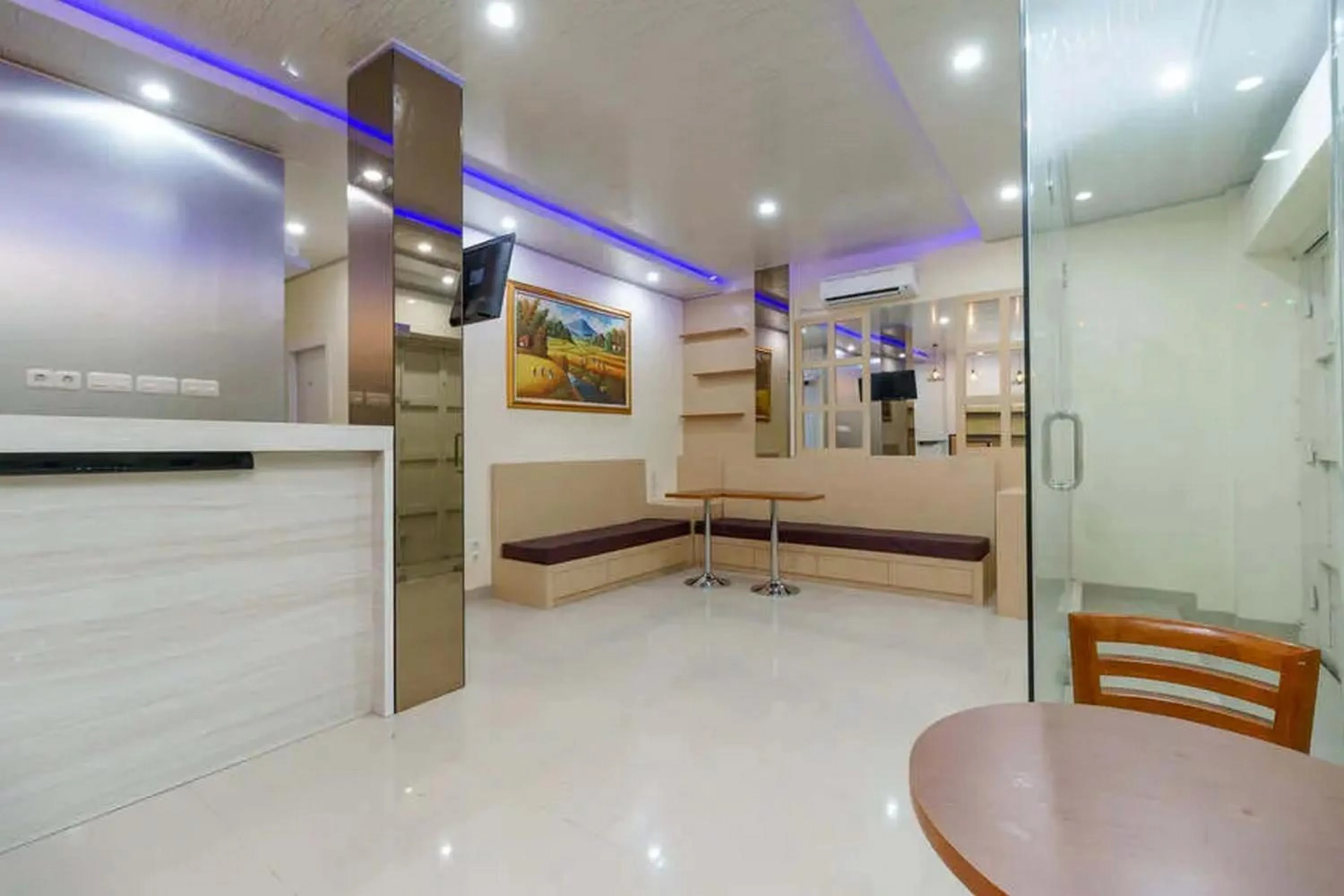Lobby or reception in RedDoorz Plus near RS RK Charitas 2 Palembang