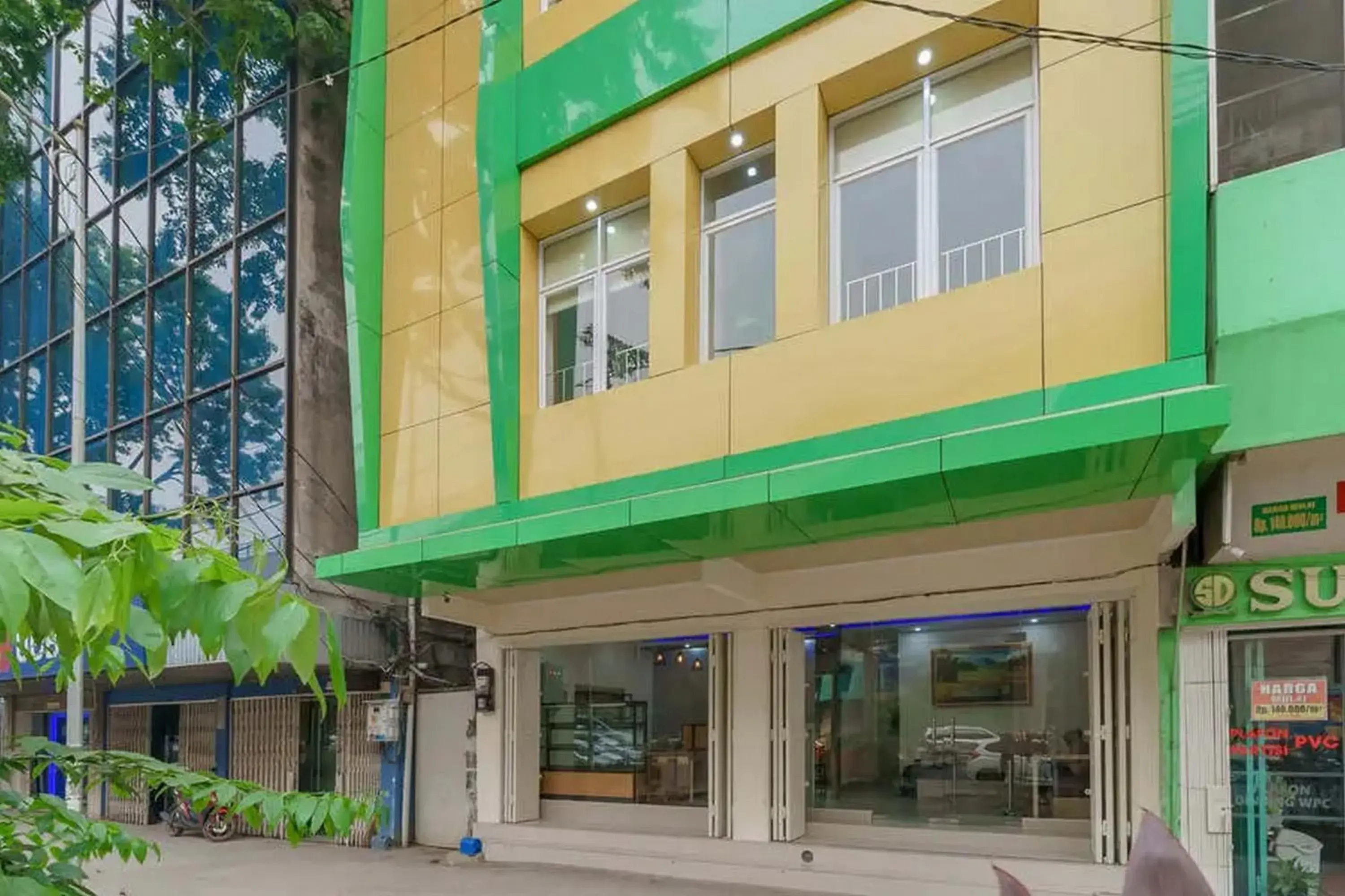 Facade/entrance in RedDoorz Plus near RS RK Charitas 2 Palembang Facade/entrance in RedDoorz Plus near RS RK Charitas 2 Palembang