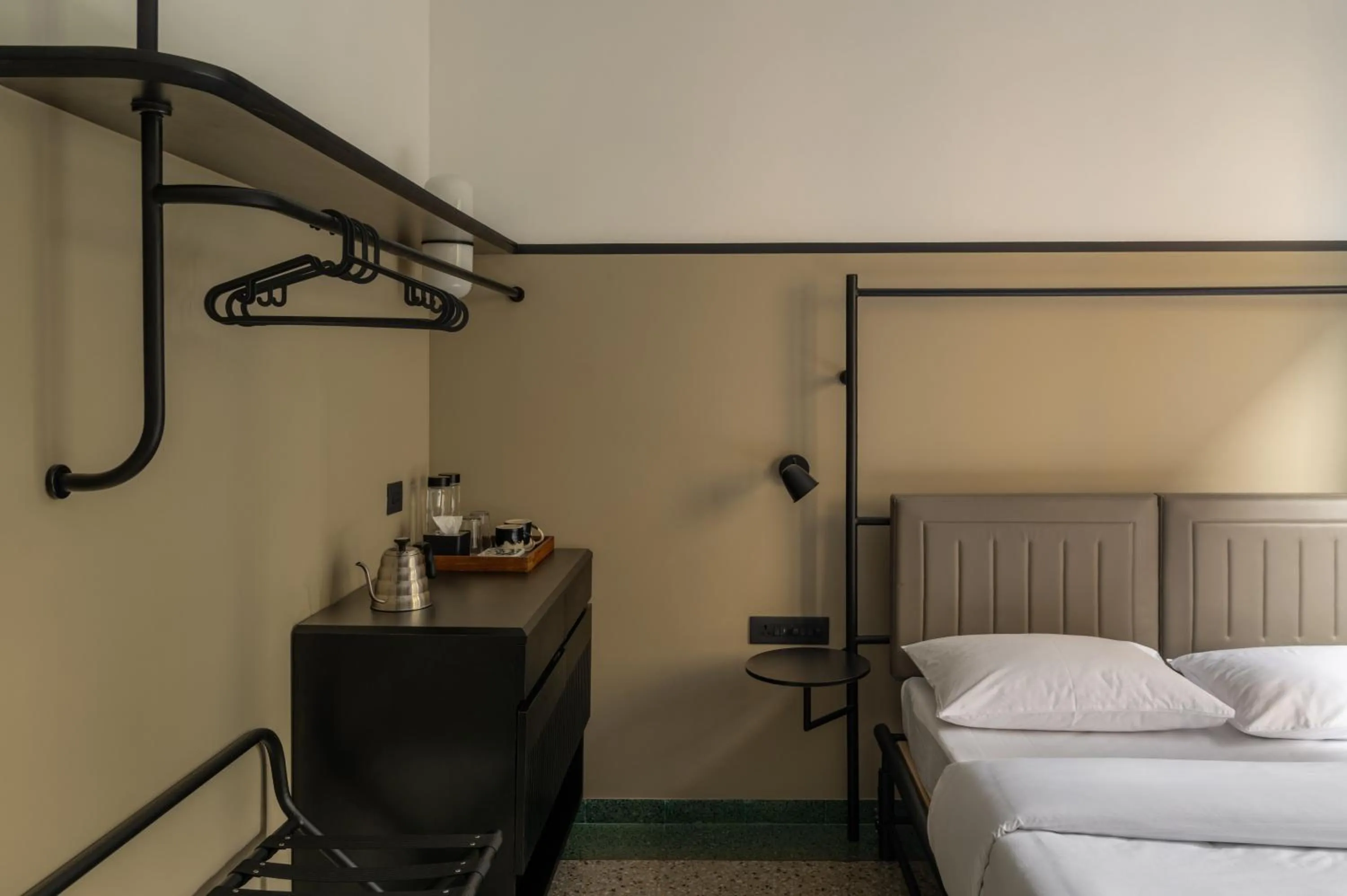 Bedroom, Bed in Wellesley Hotel