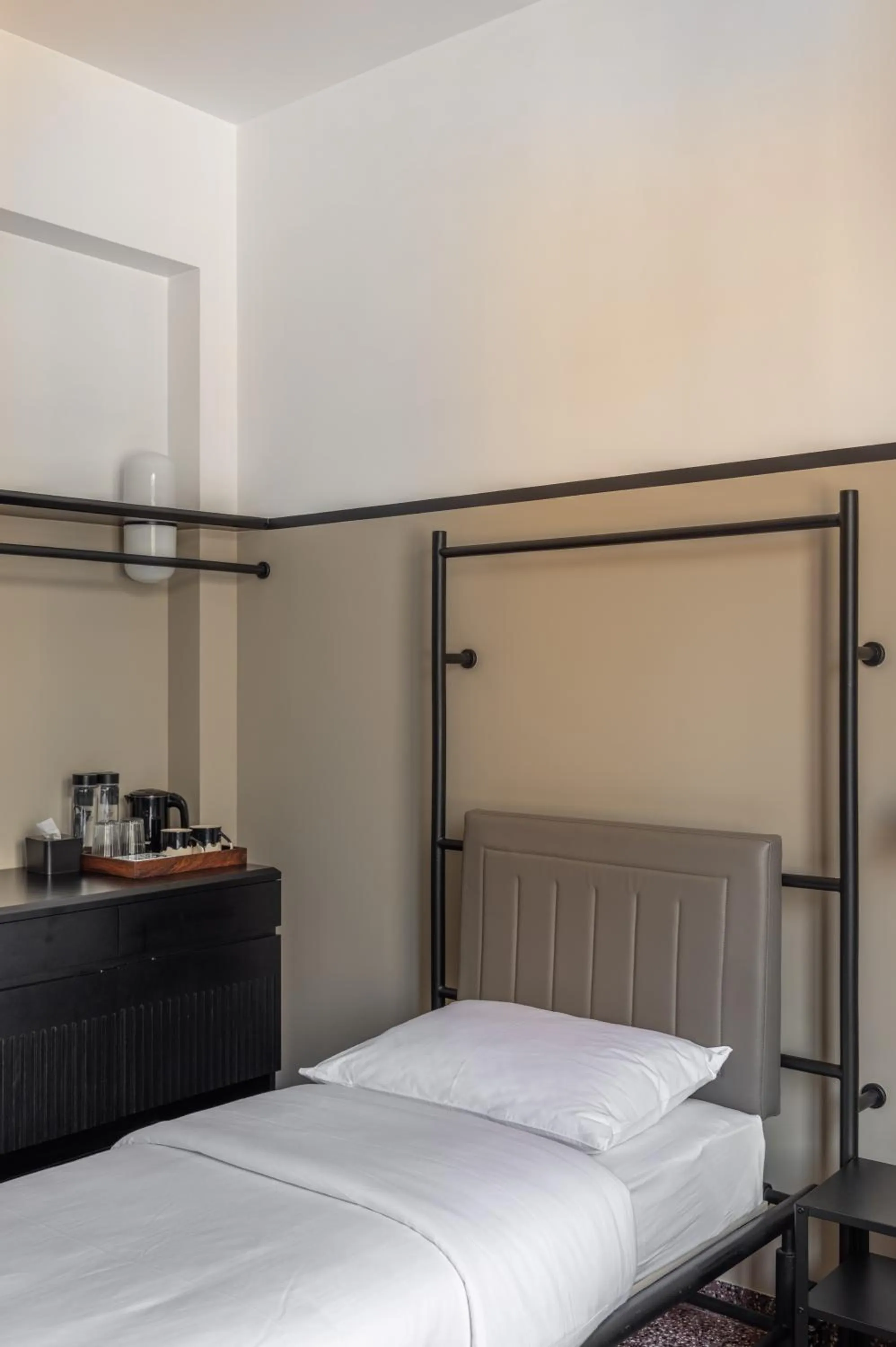 Bedroom, Bed in Wellesley Hotel