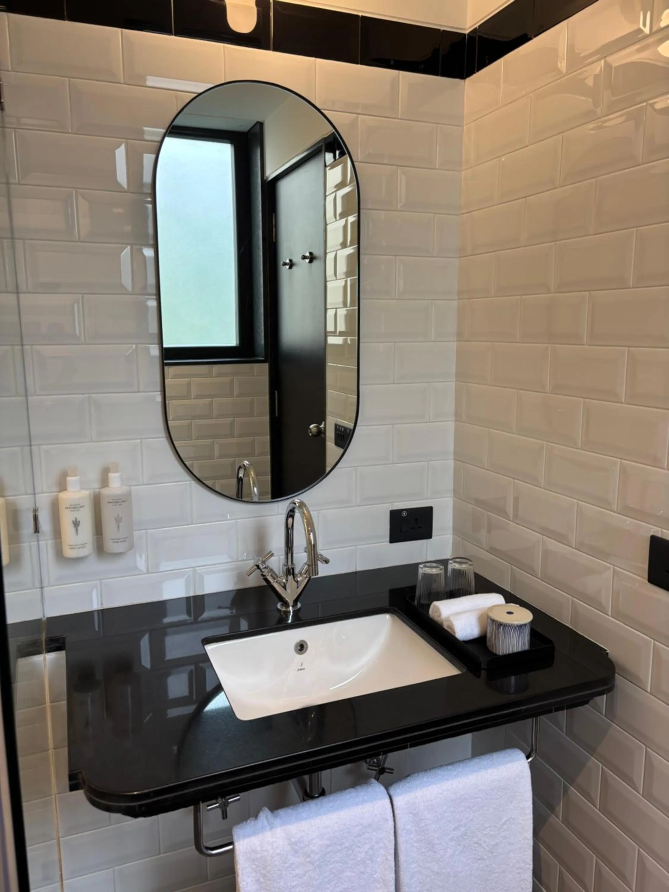 Toilet in Wellesley Hotel