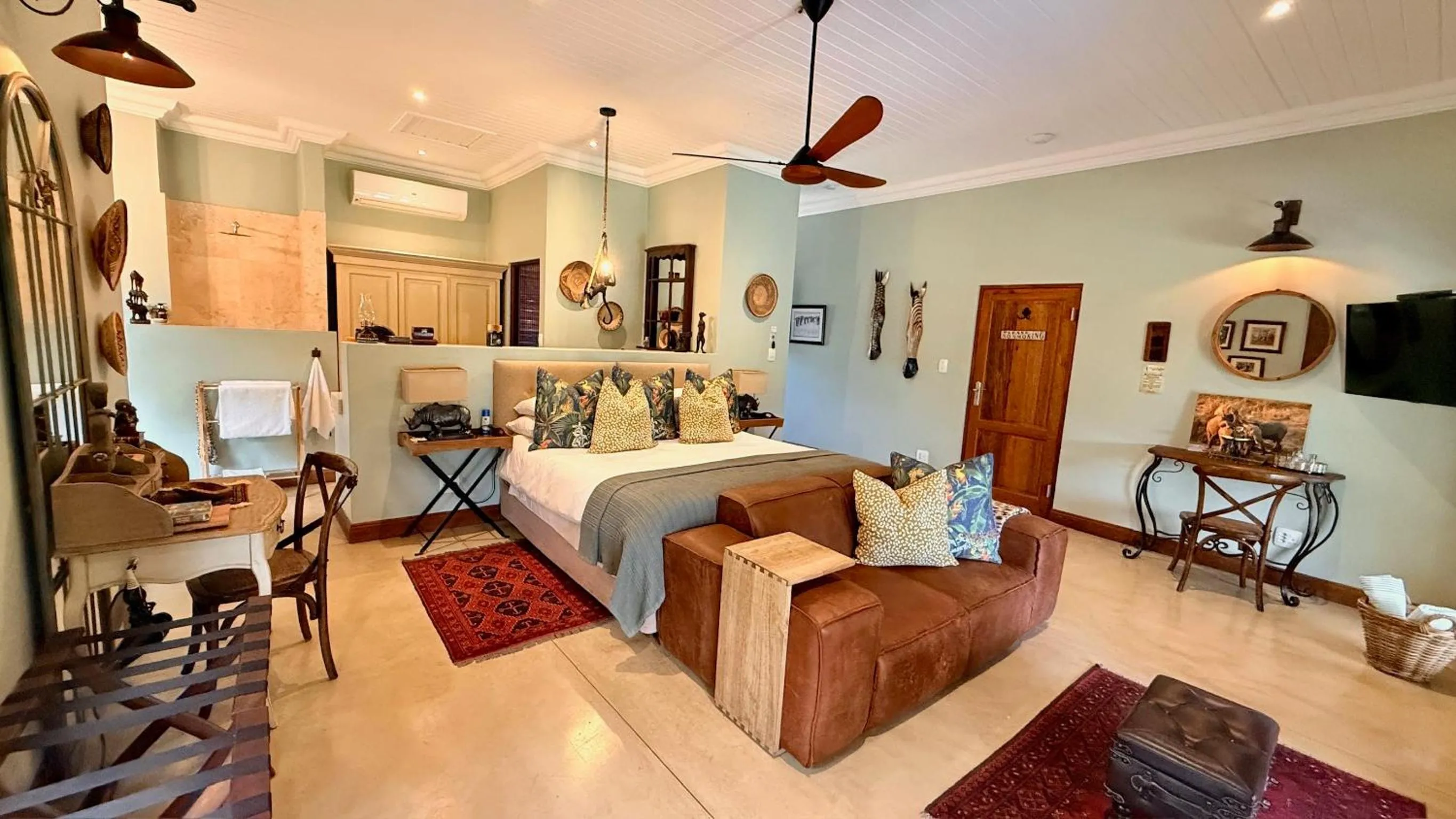 Bedroom in Kambaku River Lodge