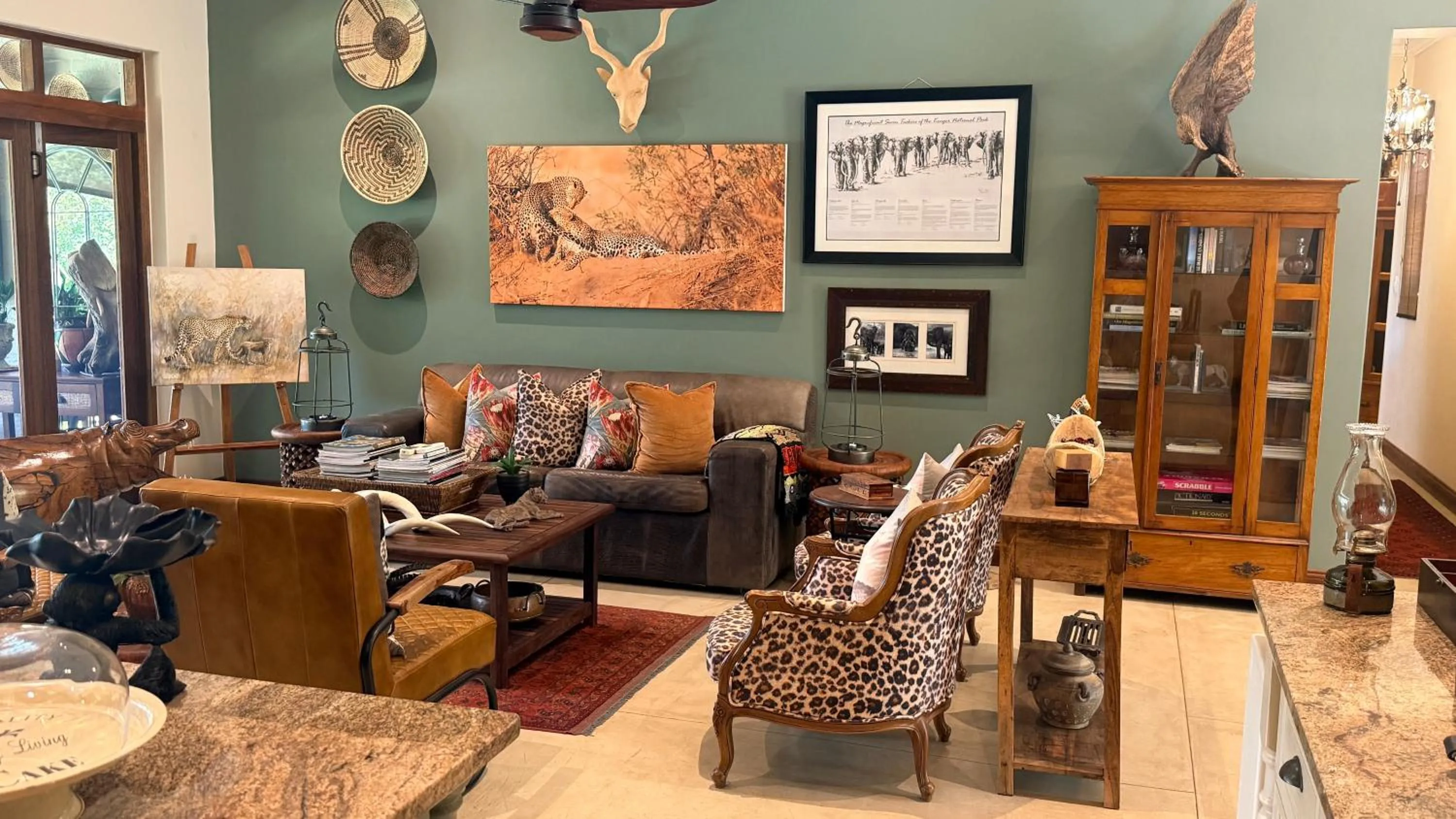 Living room in Kambaku River Lodge