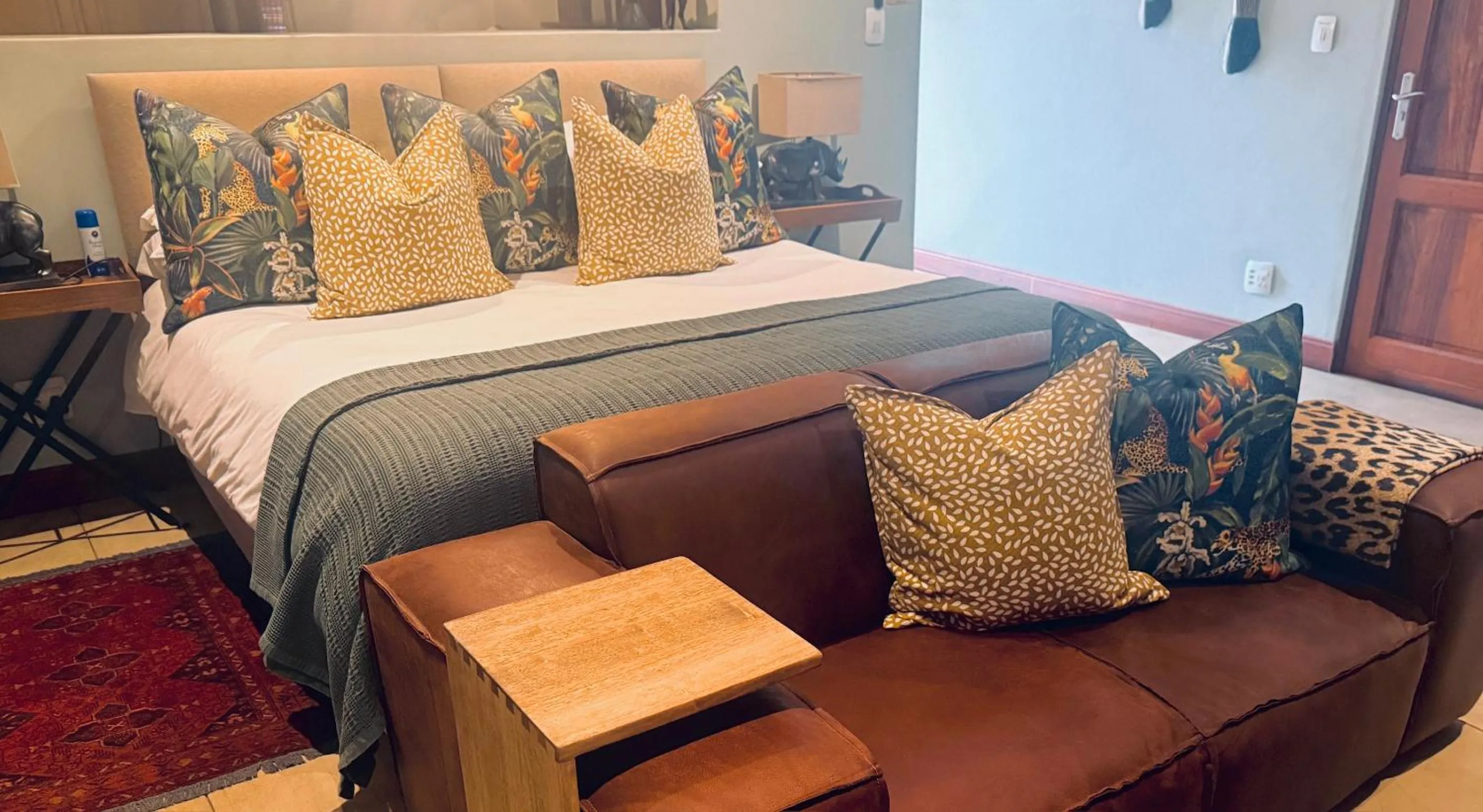 Seating area, Bed in Kambaku River Lodge