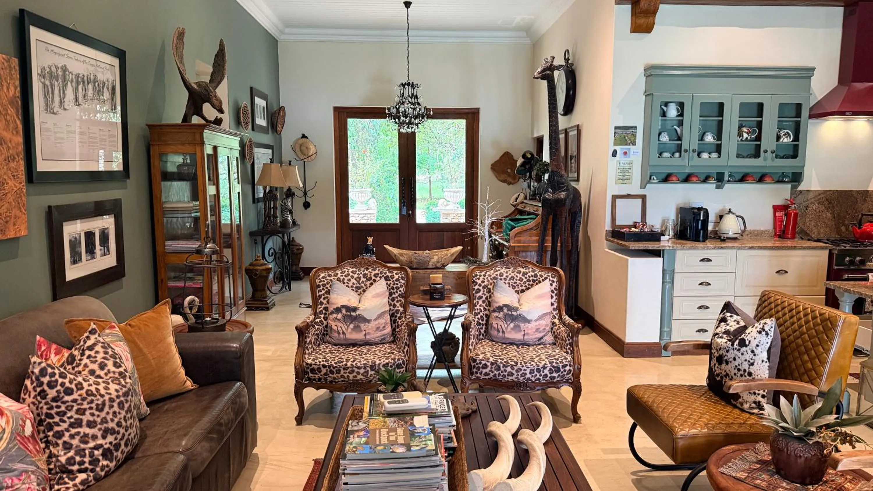 Living room in Kambaku River Lodge